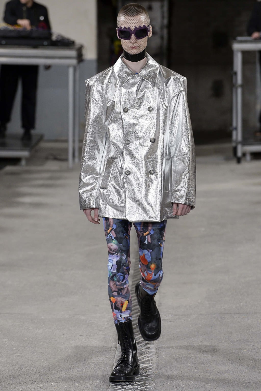 Fashion Week Paris Fall/Winter 2018 look 6 from the Walter Van Beirendonck collection menswear