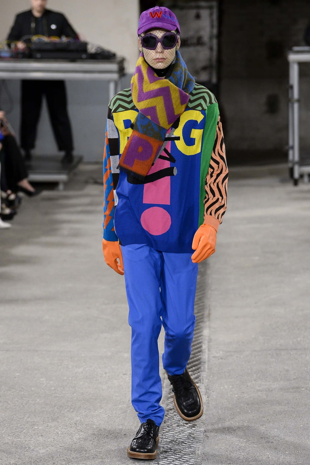 Fashion Week Paris Fall/Winter 2018 look 7 from the Walter Van Beirendonck collection 男装