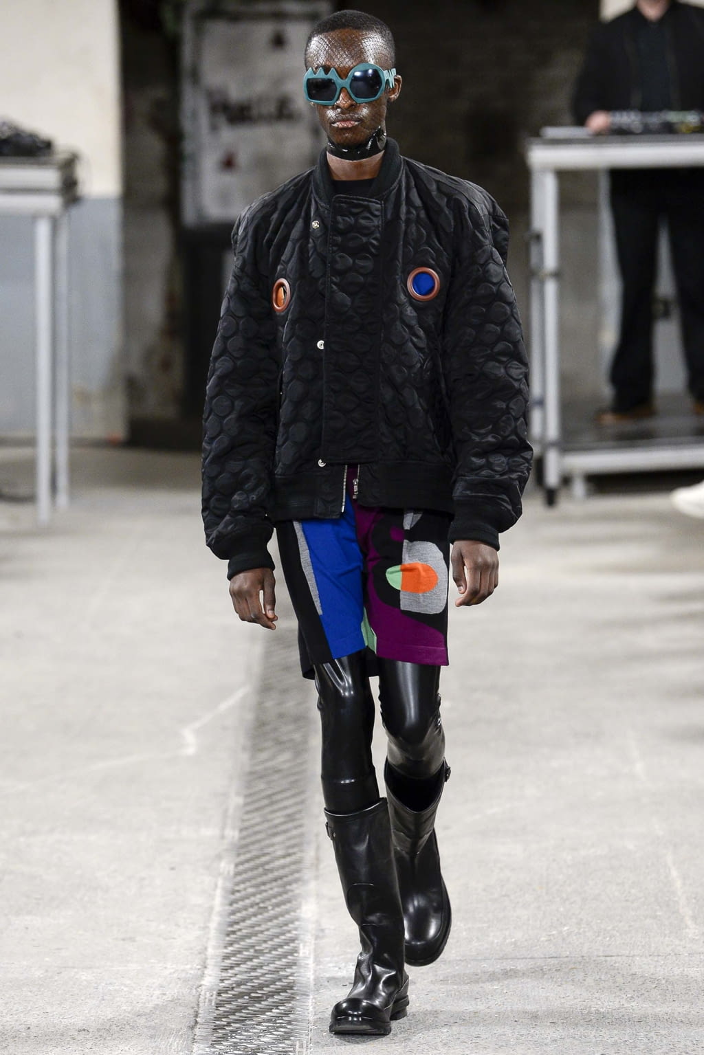 Fashion Week Paris Fall/Winter 2018 look 11 from the Walter Van Beirendonck collection 男装