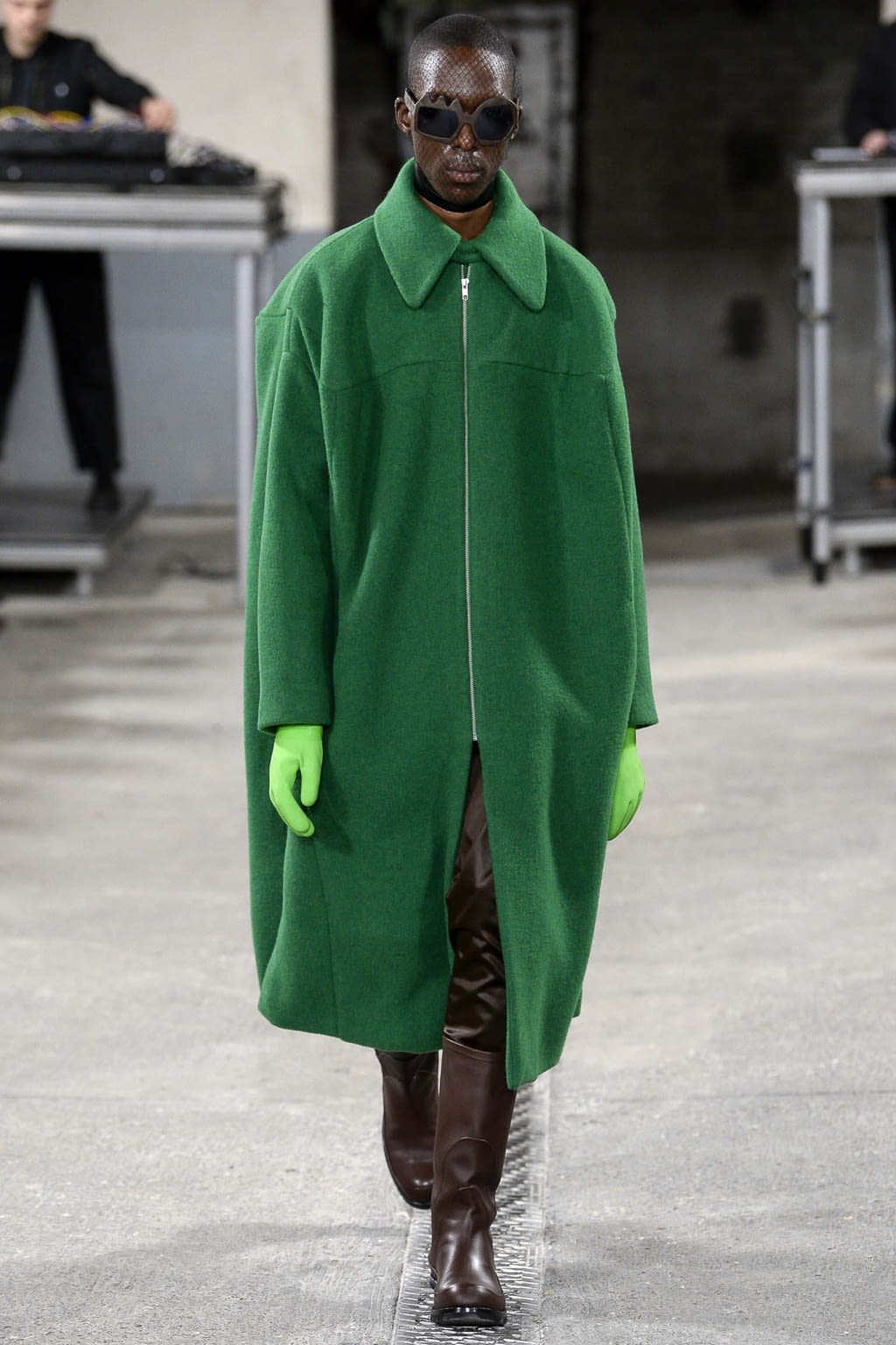 Fashion Week Paris Fall/Winter 2018 look 15 from the Walter Van Beirendonck collection menswear