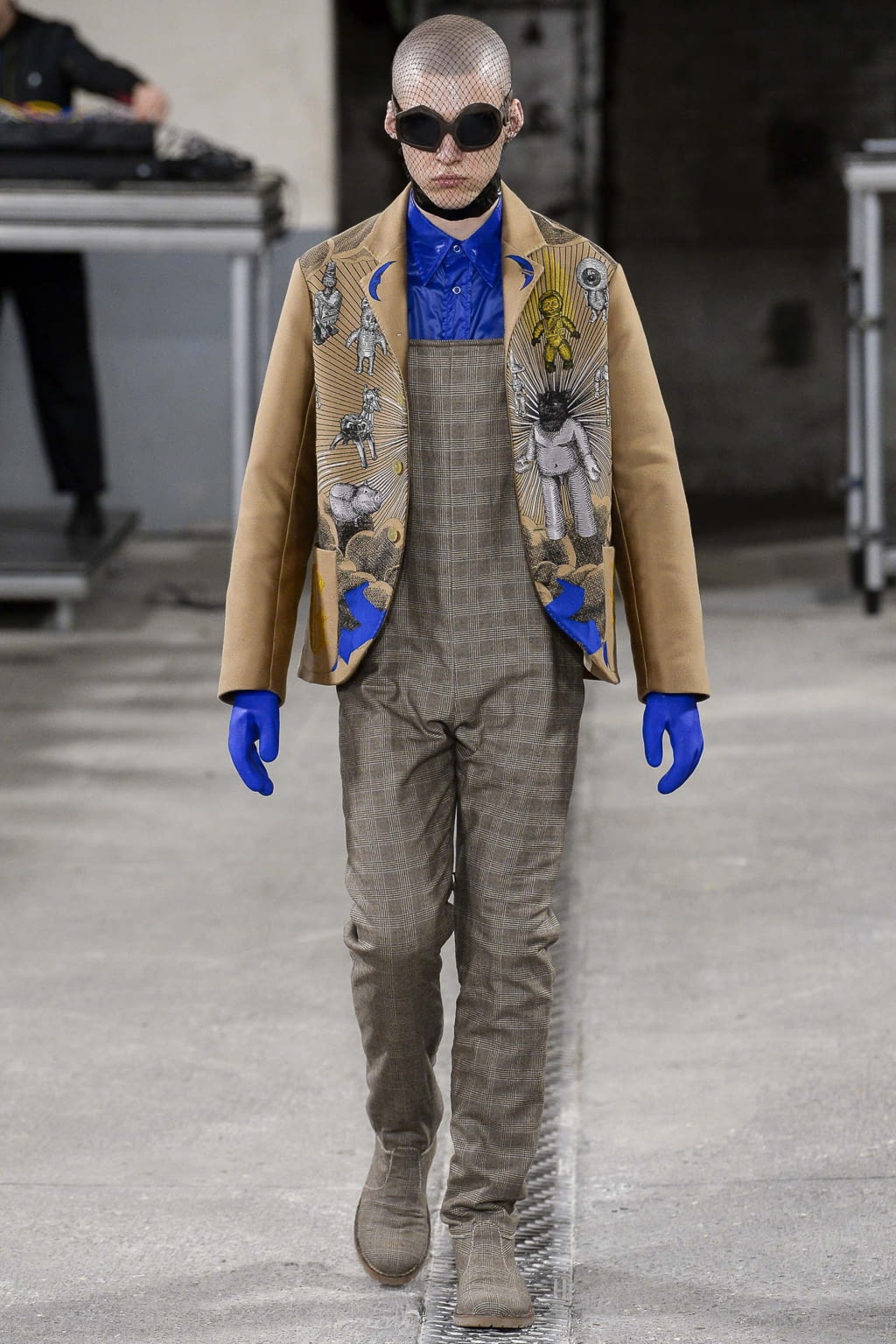 Fashion Week Paris Fall/Winter 2018 look 16 from the Walter Van Beirendonck collection menswear