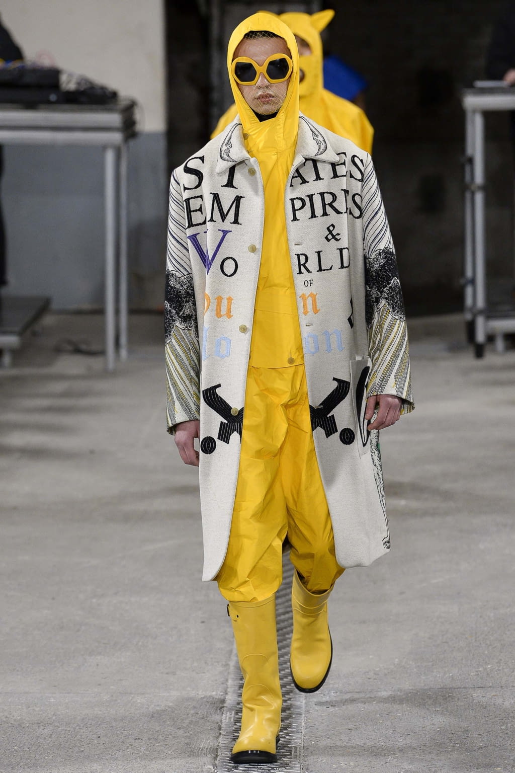 Fashion Week Paris Fall/Winter 2018 look 17 from the Walter Van Beirendonck collection menswear