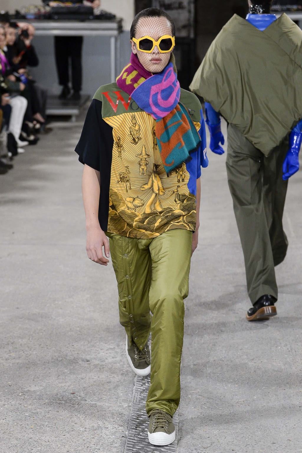 Fashion Week Paris Fall/Winter 2018 look 31 from the Walter Van Beirendonck collection 男装