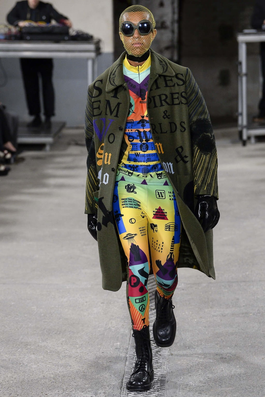 Fashion Week Paris Fall/Winter 2018 look 33 from the Walter Van Beirendonck collection menswear