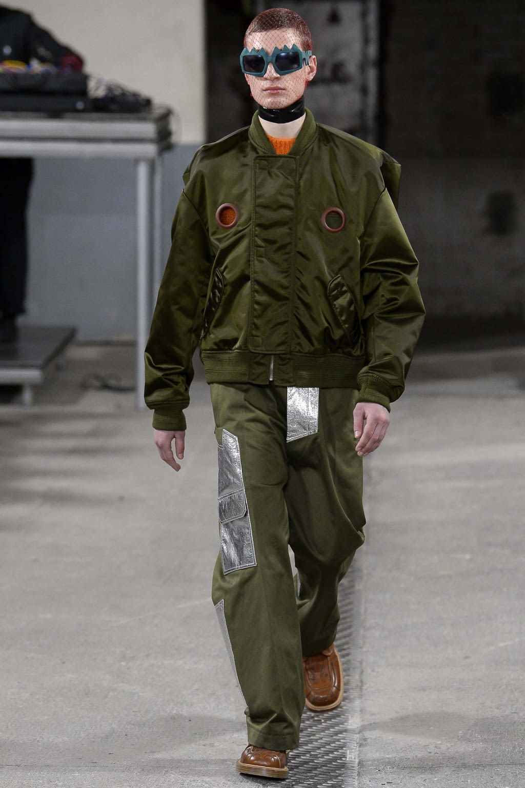 Fashion Week Paris Fall/Winter 2018 look 36 from the Walter Van Beirendonck collection menswear