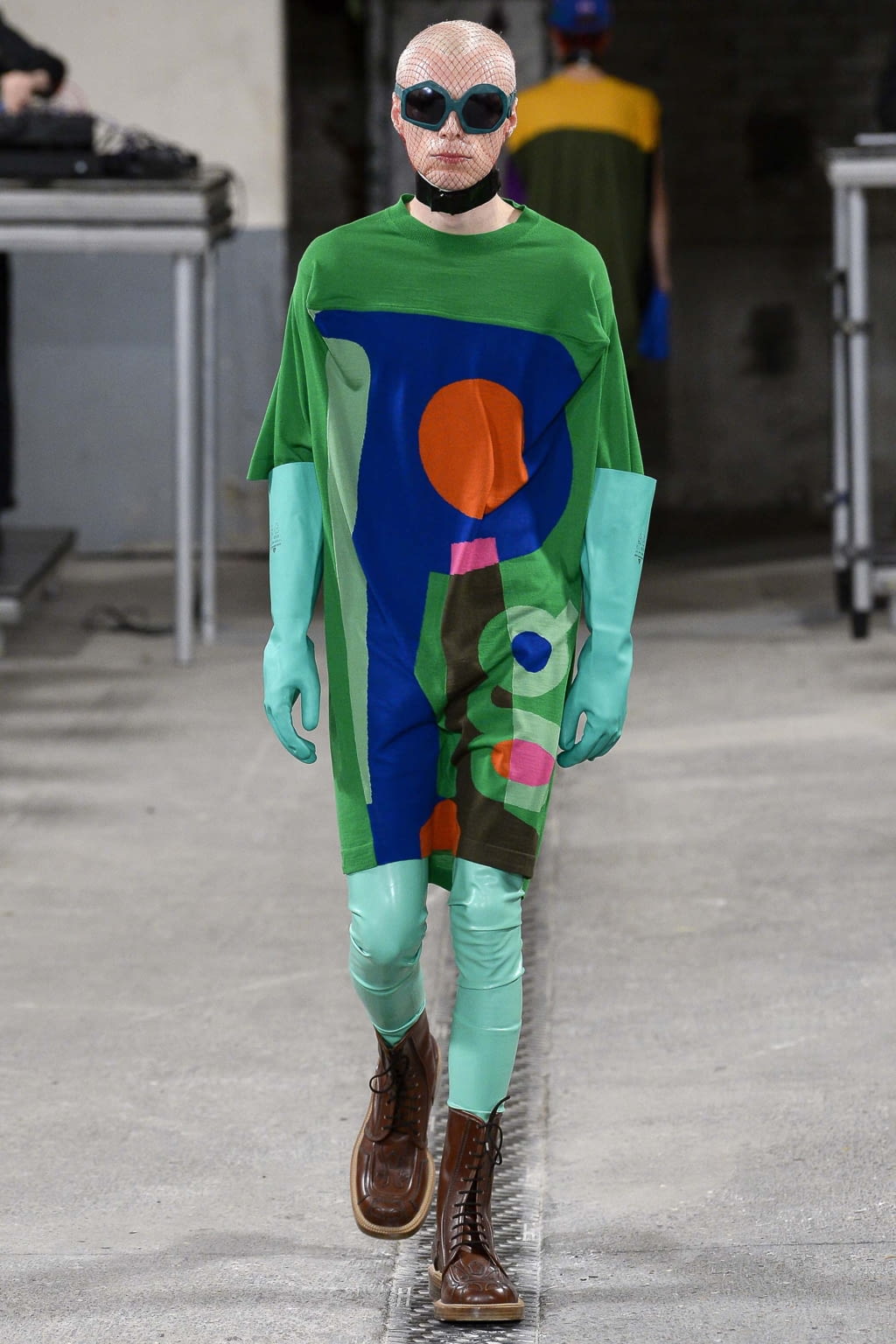 Fashion Week Paris Fall/Winter 2018 look 37 from the Walter Van Beirendonck collection menswear