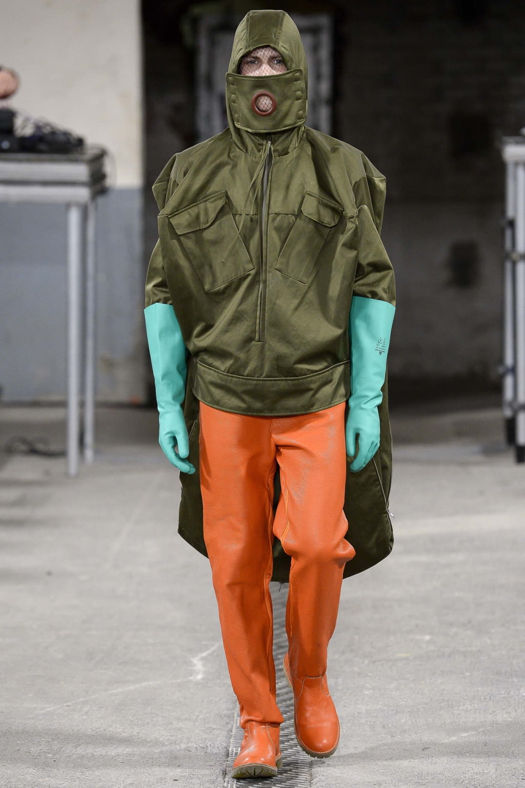 Fashion Week Paris Fall/Winter 2018 look 45 from the Walter Van Beirendonck collection menswear