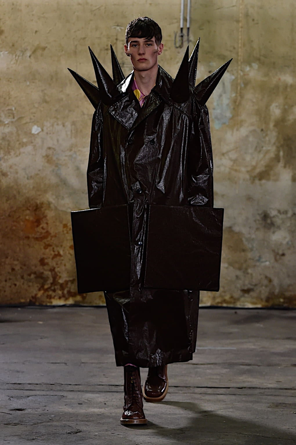 Fashion Week Paris Fall/Winter 2020 look 1 from the Walter Van Beirendonck collection menswear