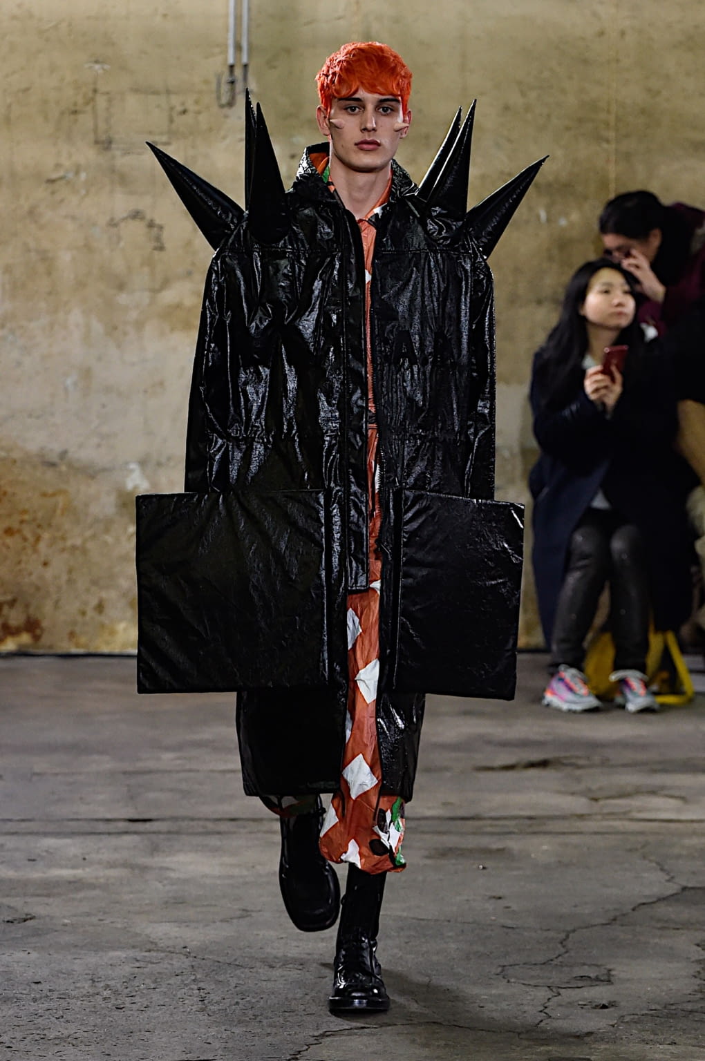 Fashion Week Paris Fall/Winter 2020 look 3 de la collection Walter Van Beirendonck menswear