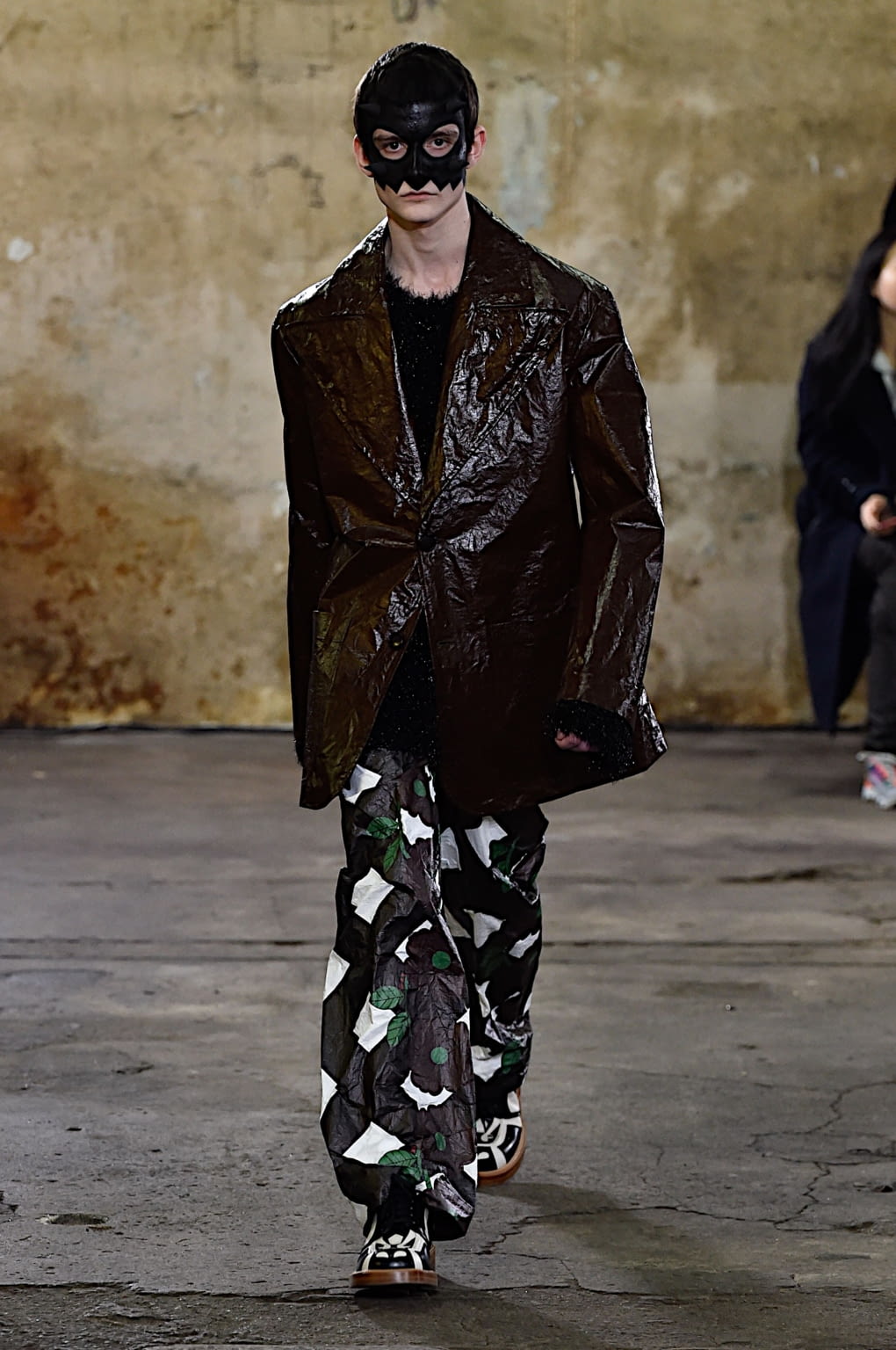 Fashion Week Paris Fall/Winter 2020 look 4 from the Walter Van Beirendonck collection menswear