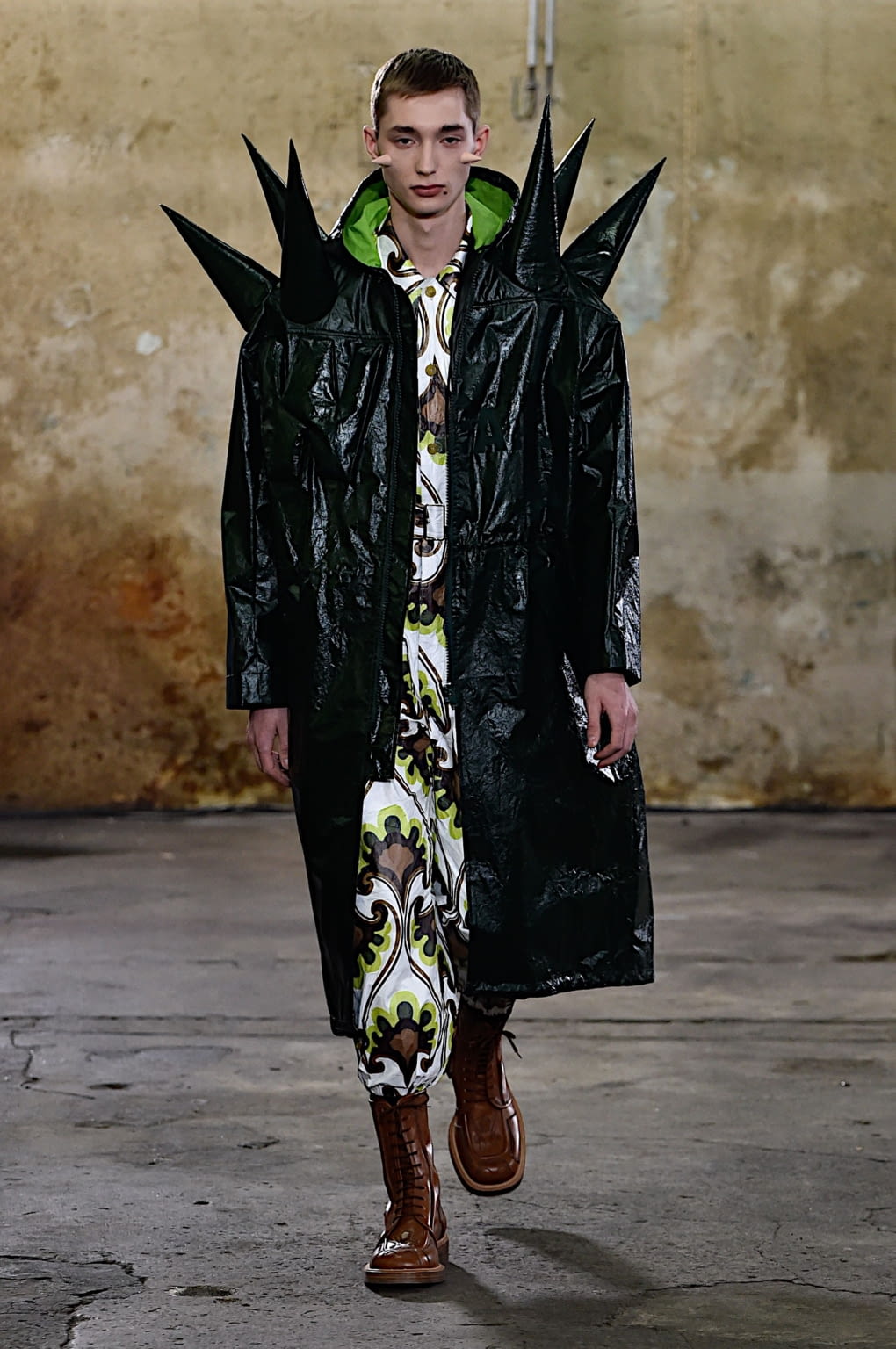 Fashion Week Paris Fall/Winter 2020 look 5 de la collection Walter Van Beirendonck menswear