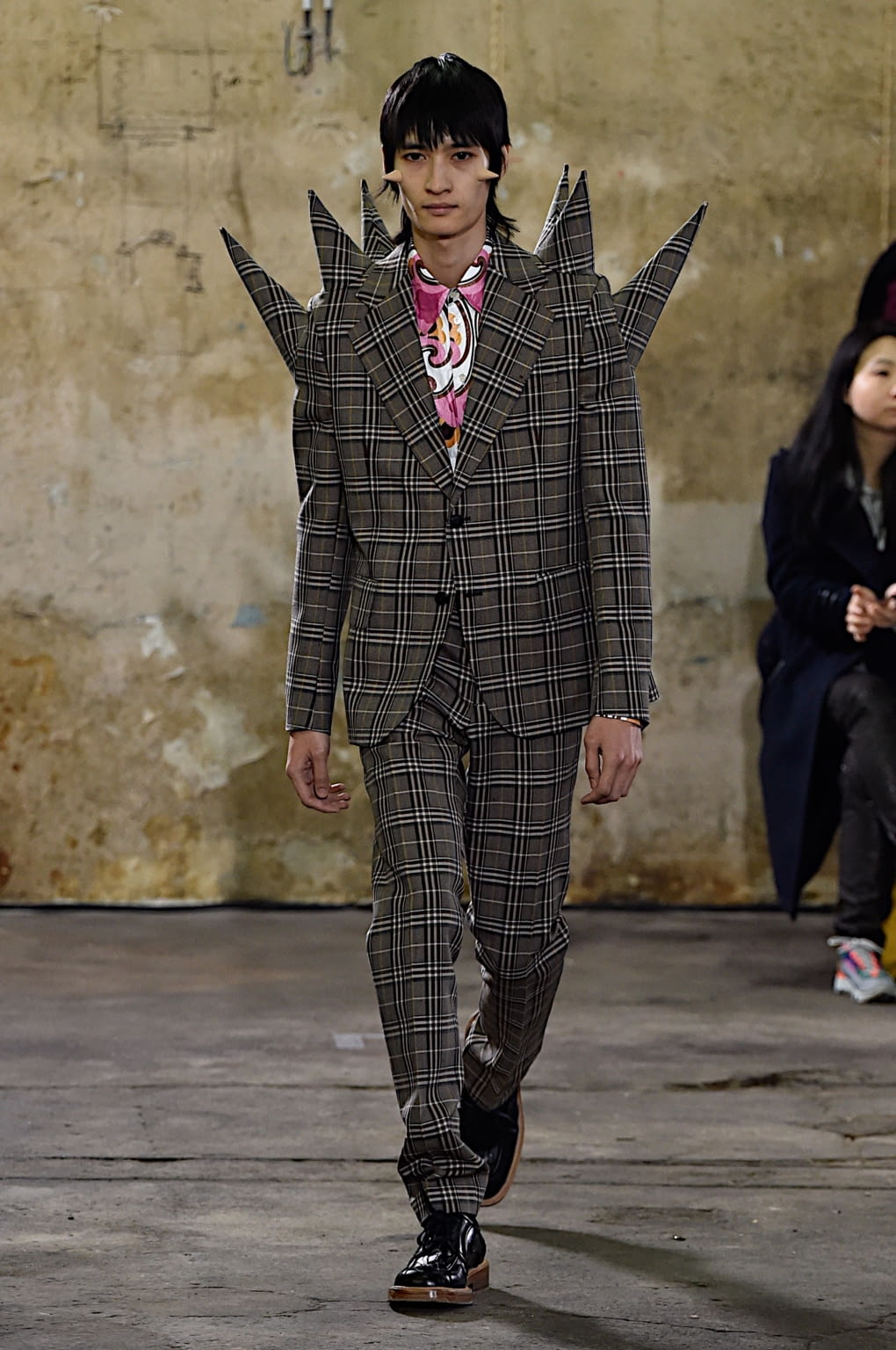 Fashion Week Paris Fall/Winter 2020 look 10 from the Walter Van Beirendonck collection 男装