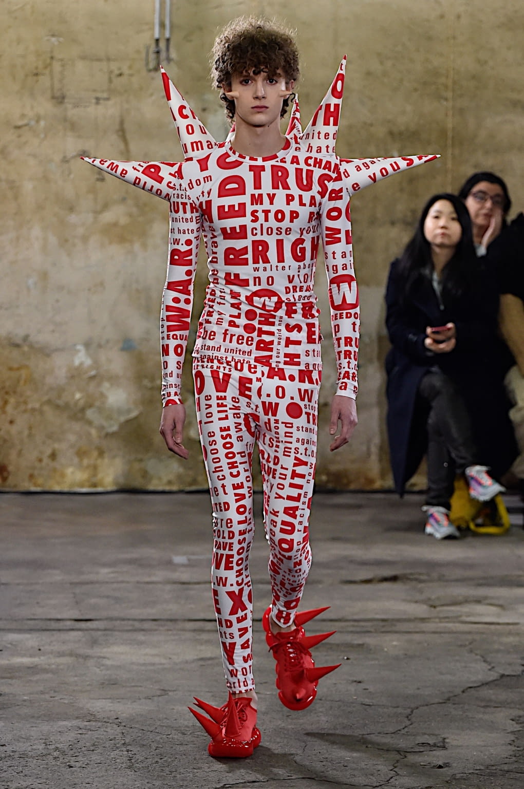 Fashion Week Paris Fall/Winter 2020 look 13 from the Walter Van Beirendonck collection menswear