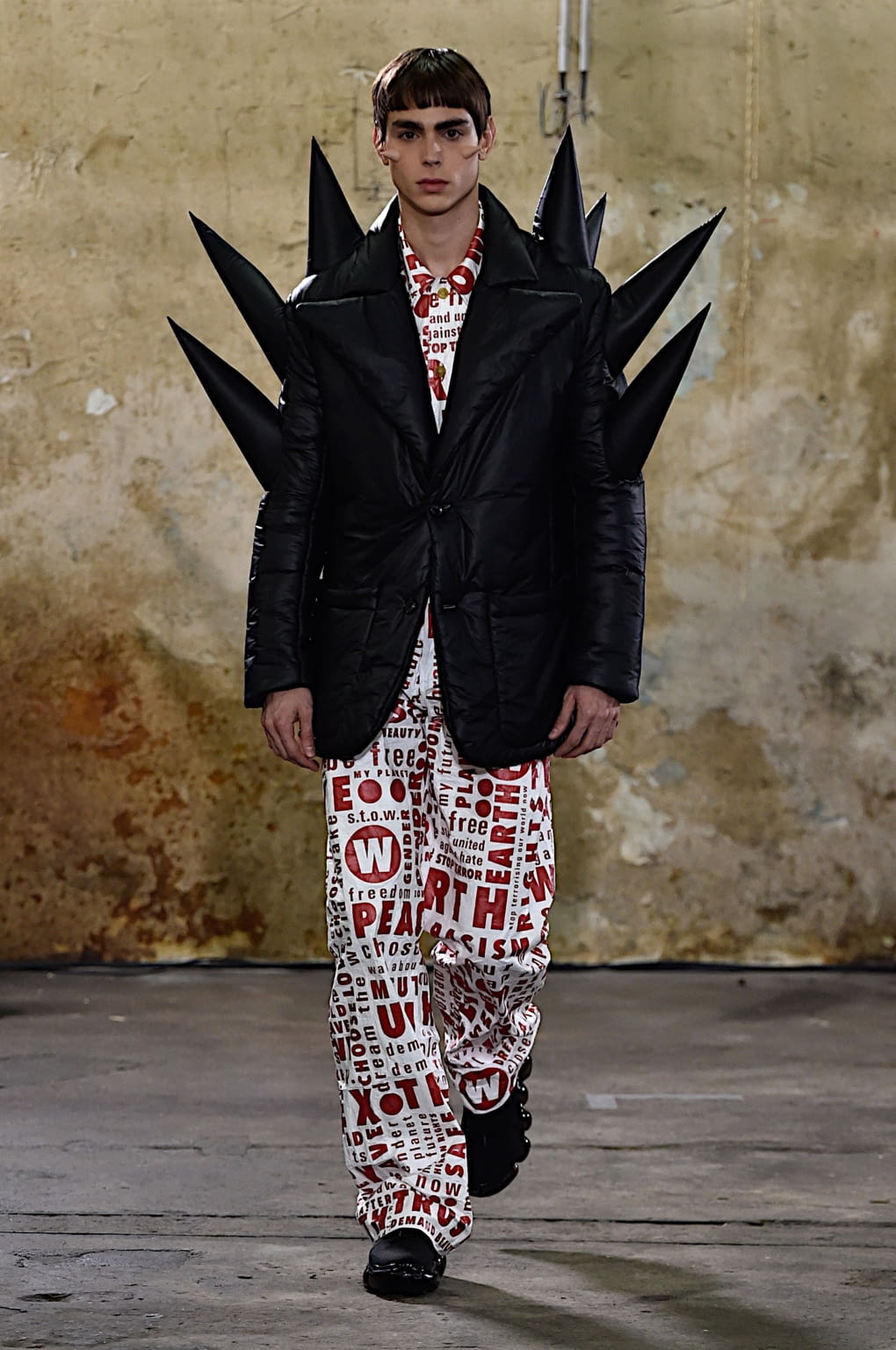 Fashion Week Paris Fall/Winter 2020 look 16 de la collection Walter Van Beirendonck menswear