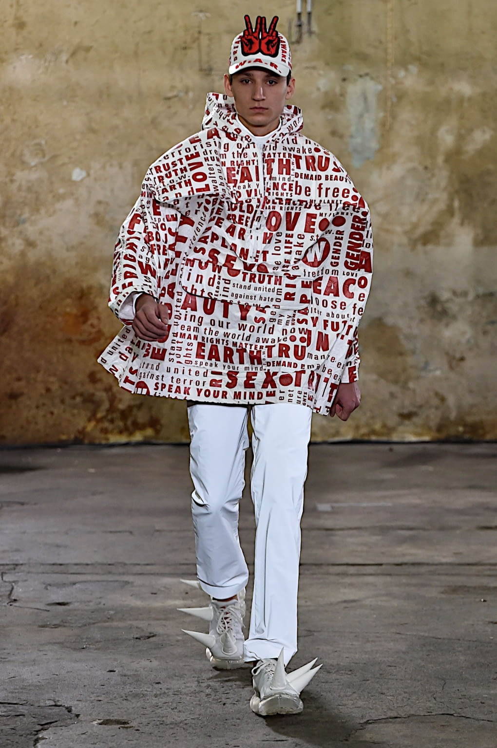 Fashion Week Paris Fall/Winter 2020 look 18 from the Walter Van Beirendonck collection menswear