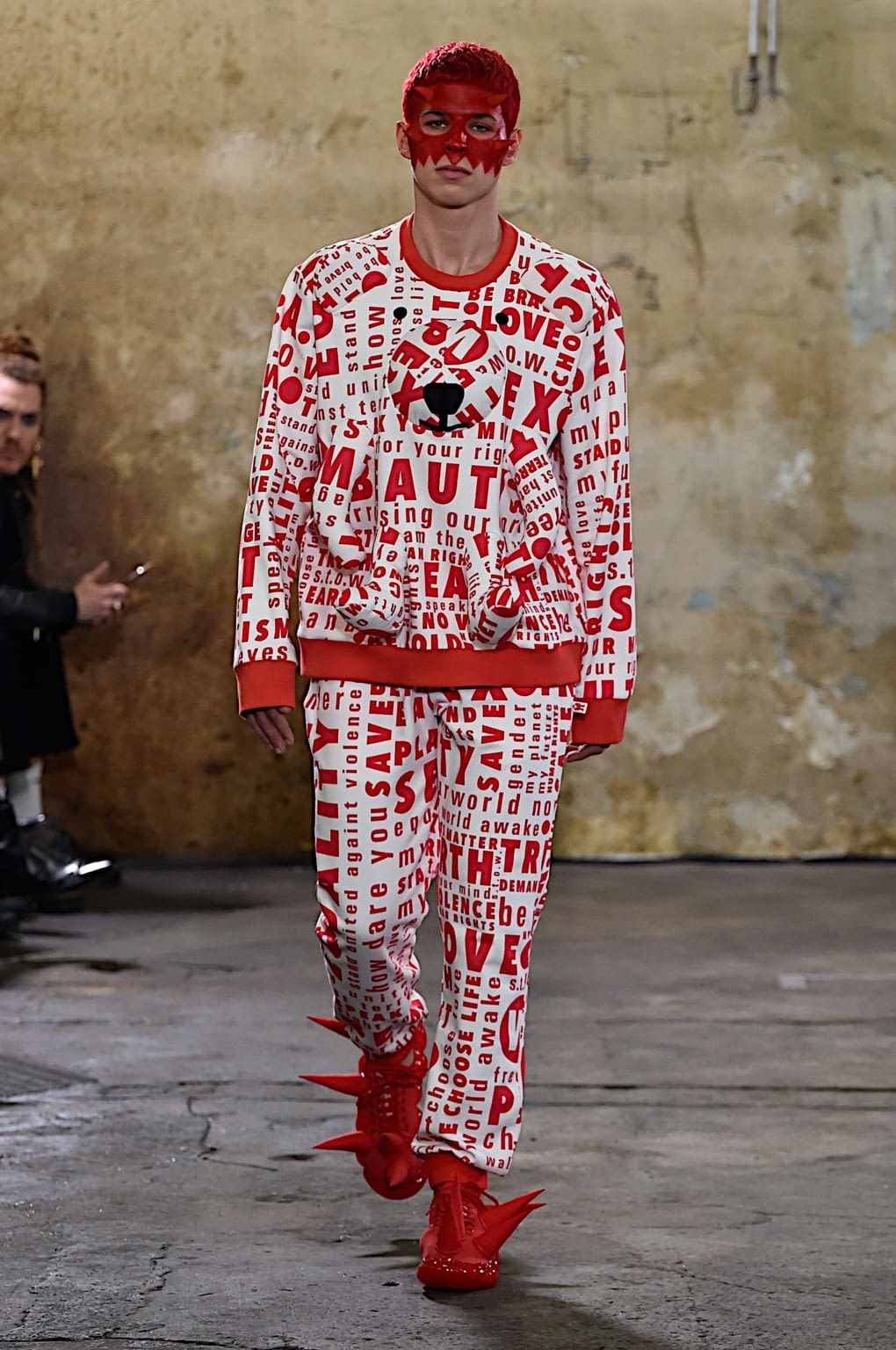 Fashion Week Paris Fall/Winter 2020 look 19 from the Walter Van Beirendonck collection menswear