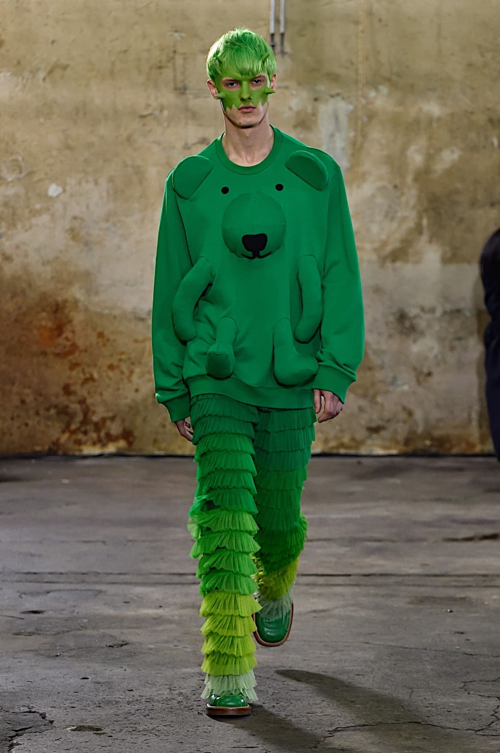 Fashion Week Paris Fall/Winter 2020 look 25 from the Walter Van Beirendonck collection menswear