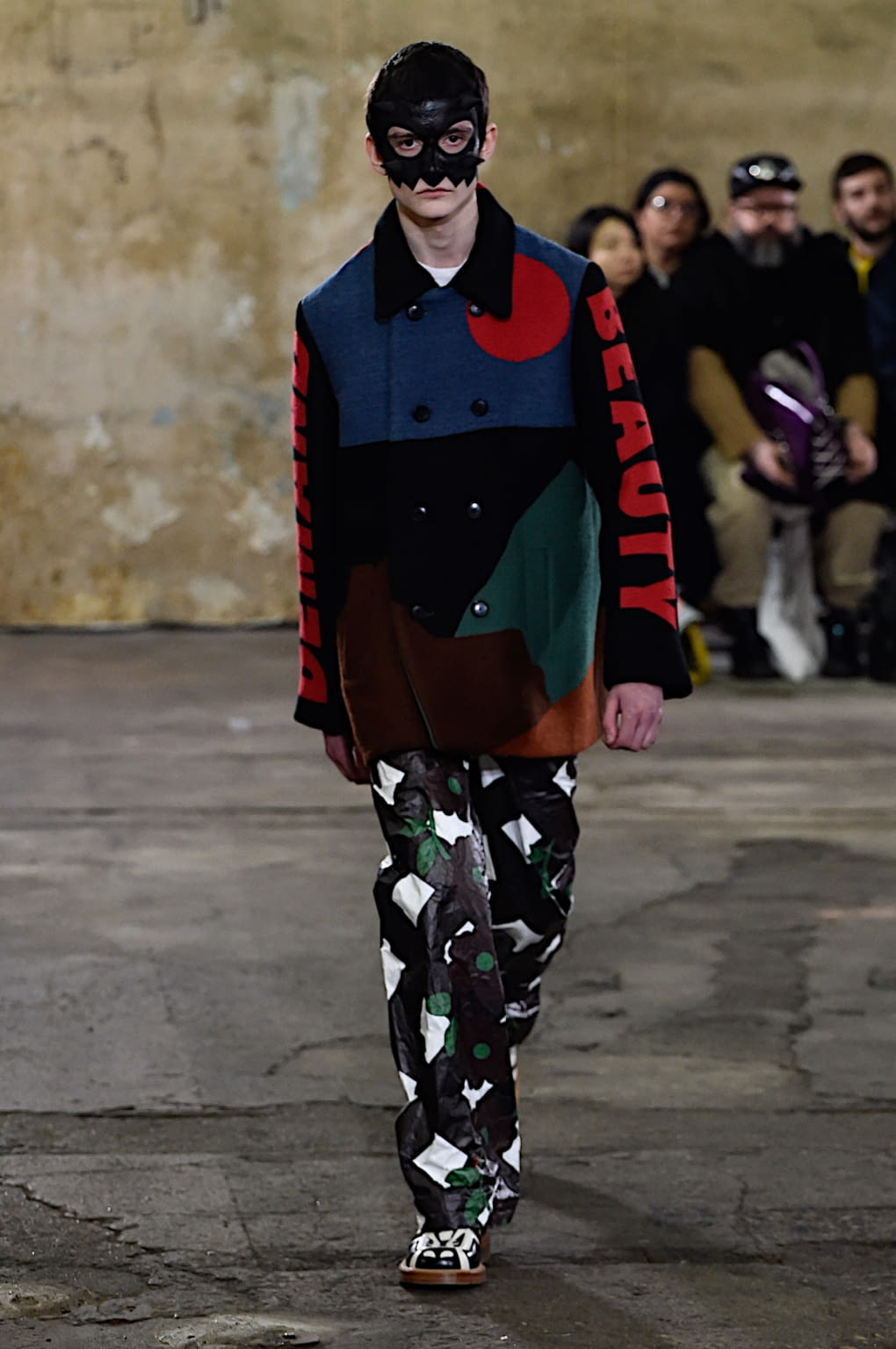 Fashion Week Paris Fall/Winter 2020 look 29 from the Walter Van Beirendonck collection menswear