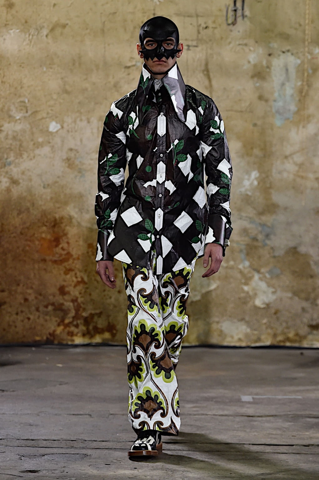 Fashion Week Paris Fall/Winter 2020 look 32 from the Walter Van Beirendonck collection menswear