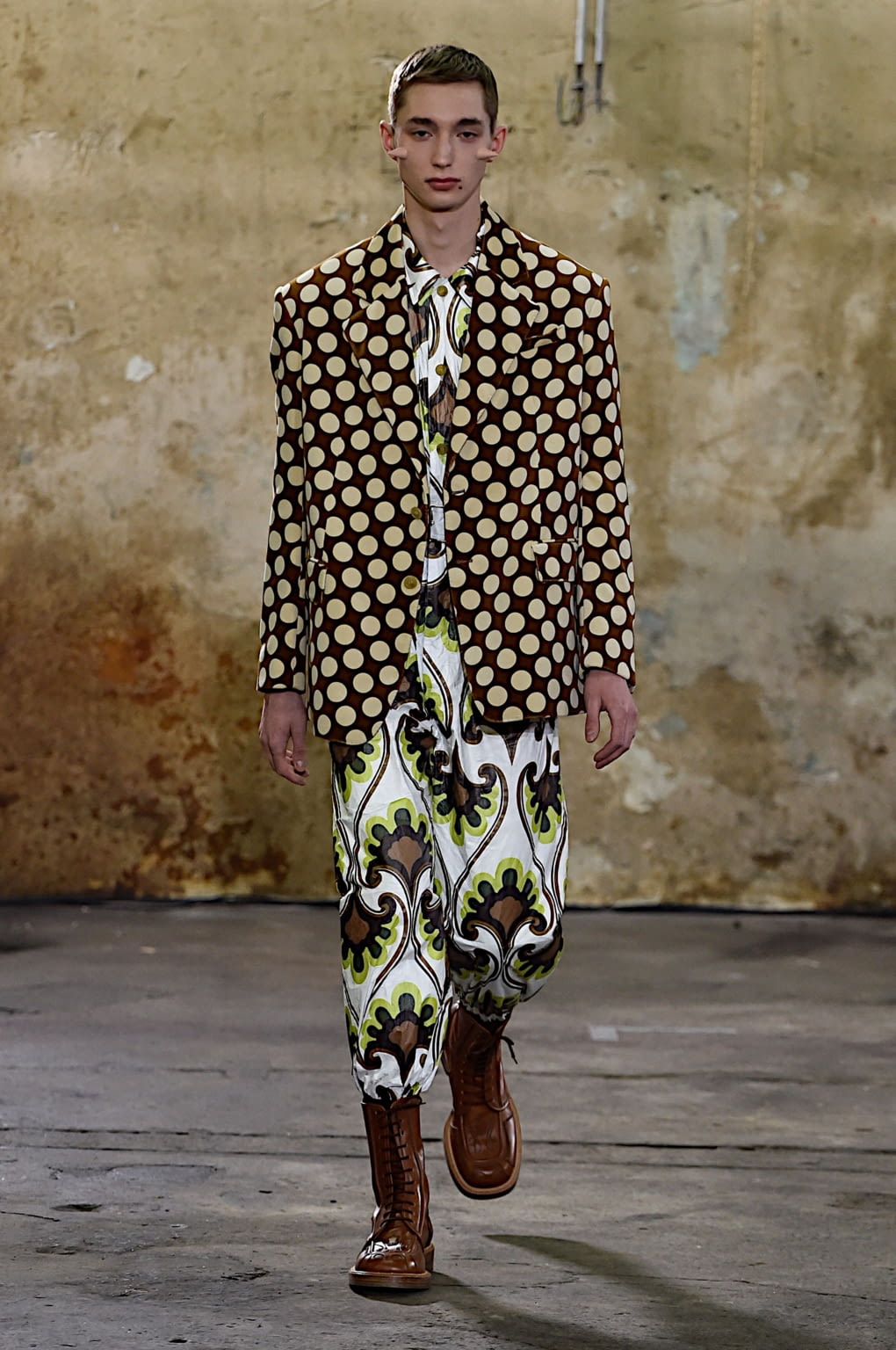 Fashion Week Paris Fall/Winter 2020 look 33 from the Walter Van Beirendonck collection menswear