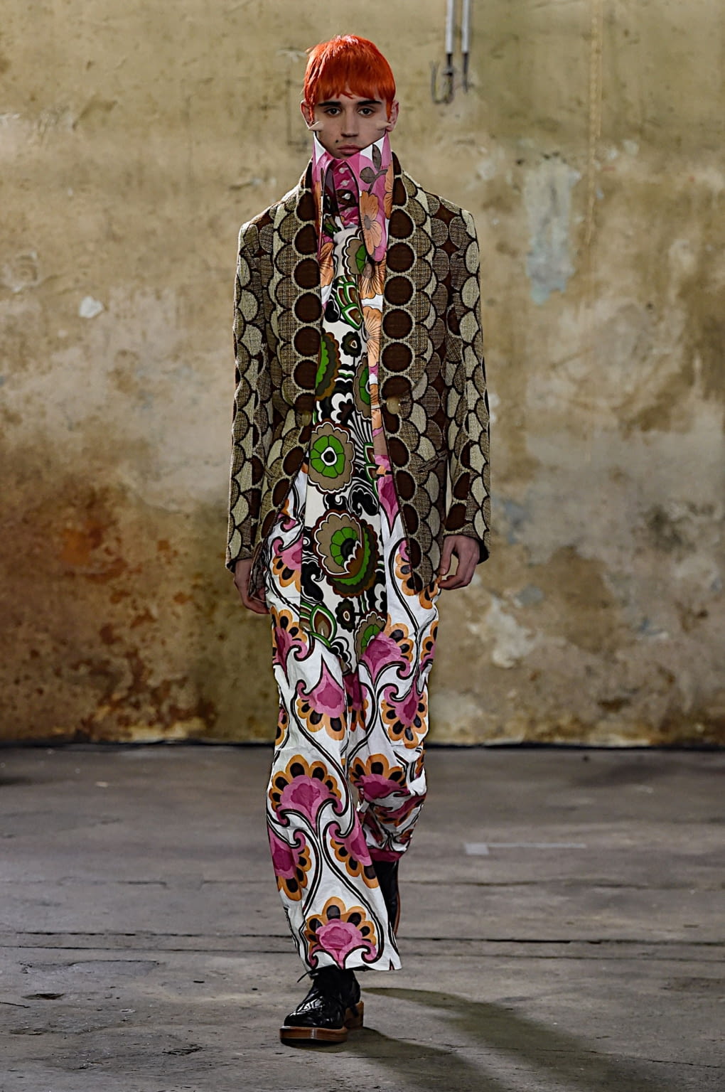 Fashion Week Paris Fall/Winter 2020 look 34 from the Walter Van Beirendonck collection menswear