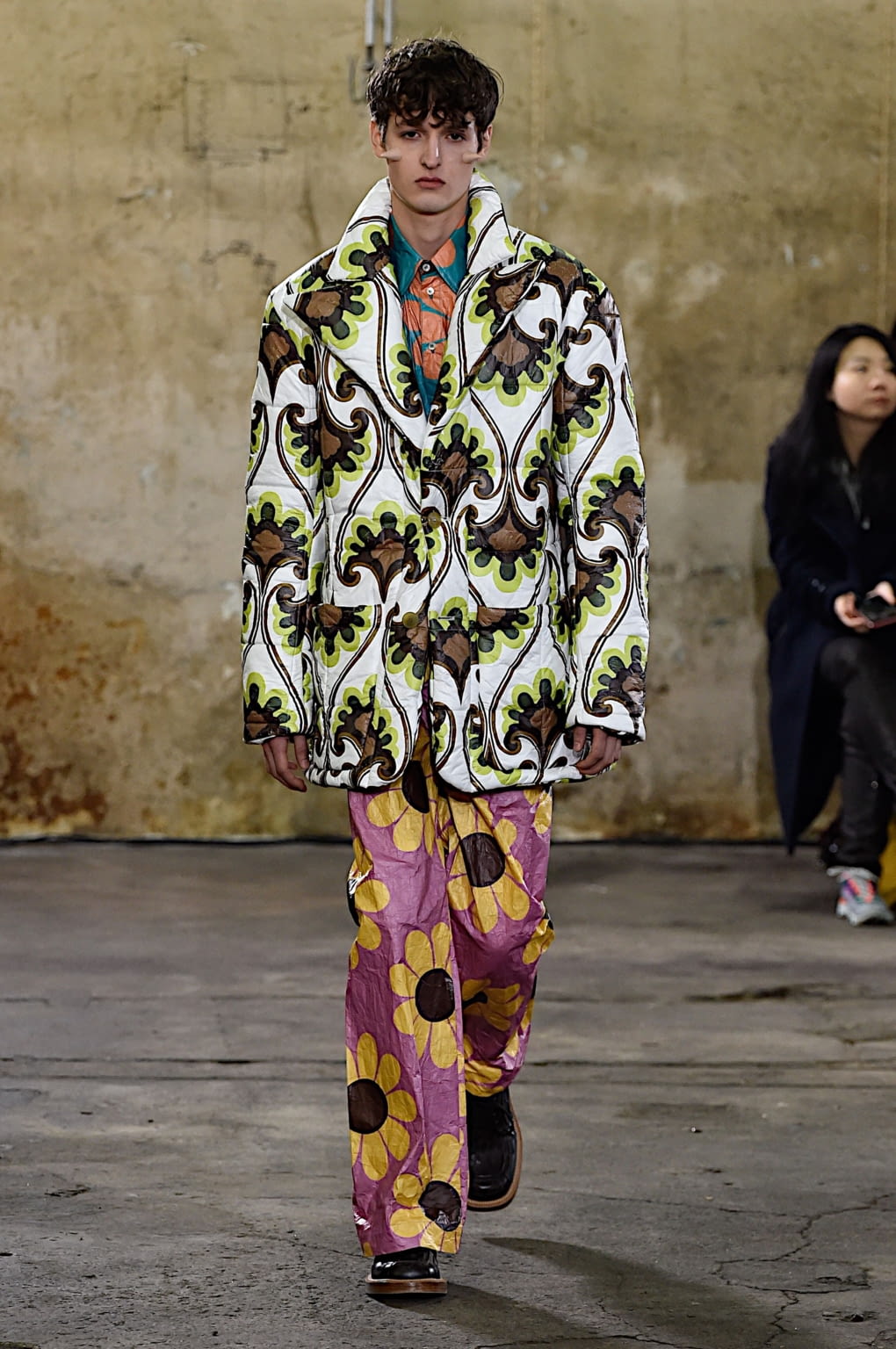 Fashion Week Paris Fall/Winter 2020 look 37 from the Walter Van Beirendonck collection 男装