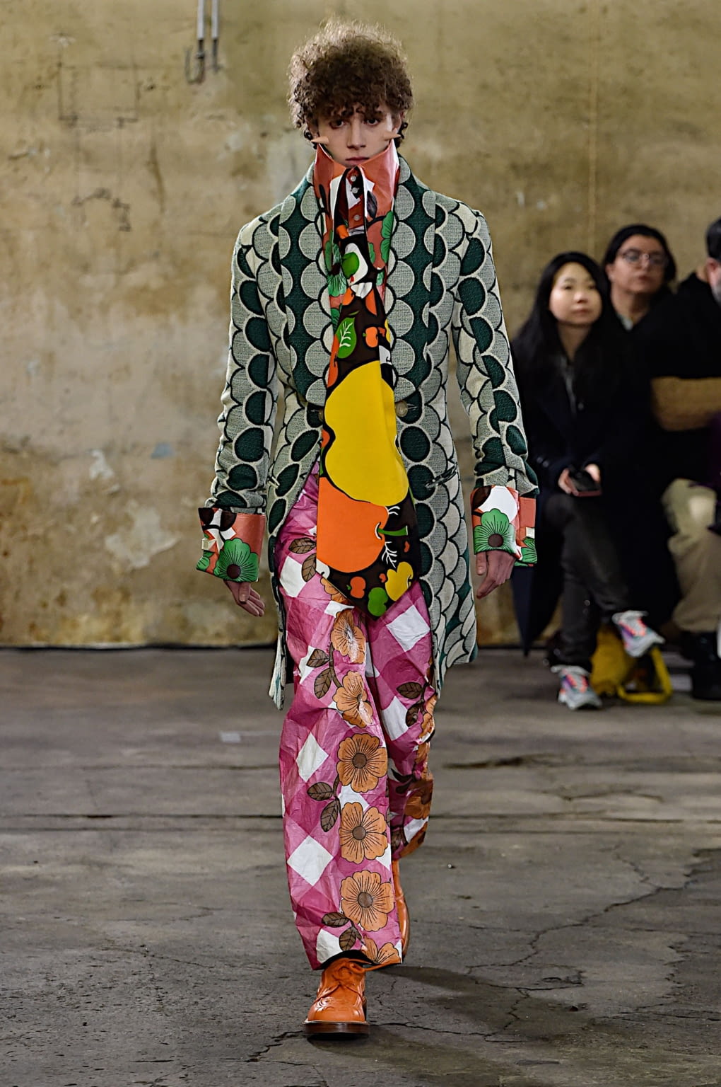 Fashion Week Paris Fall/Winter 2020 look 40 from the Walter Van Beirendonck collection menswear