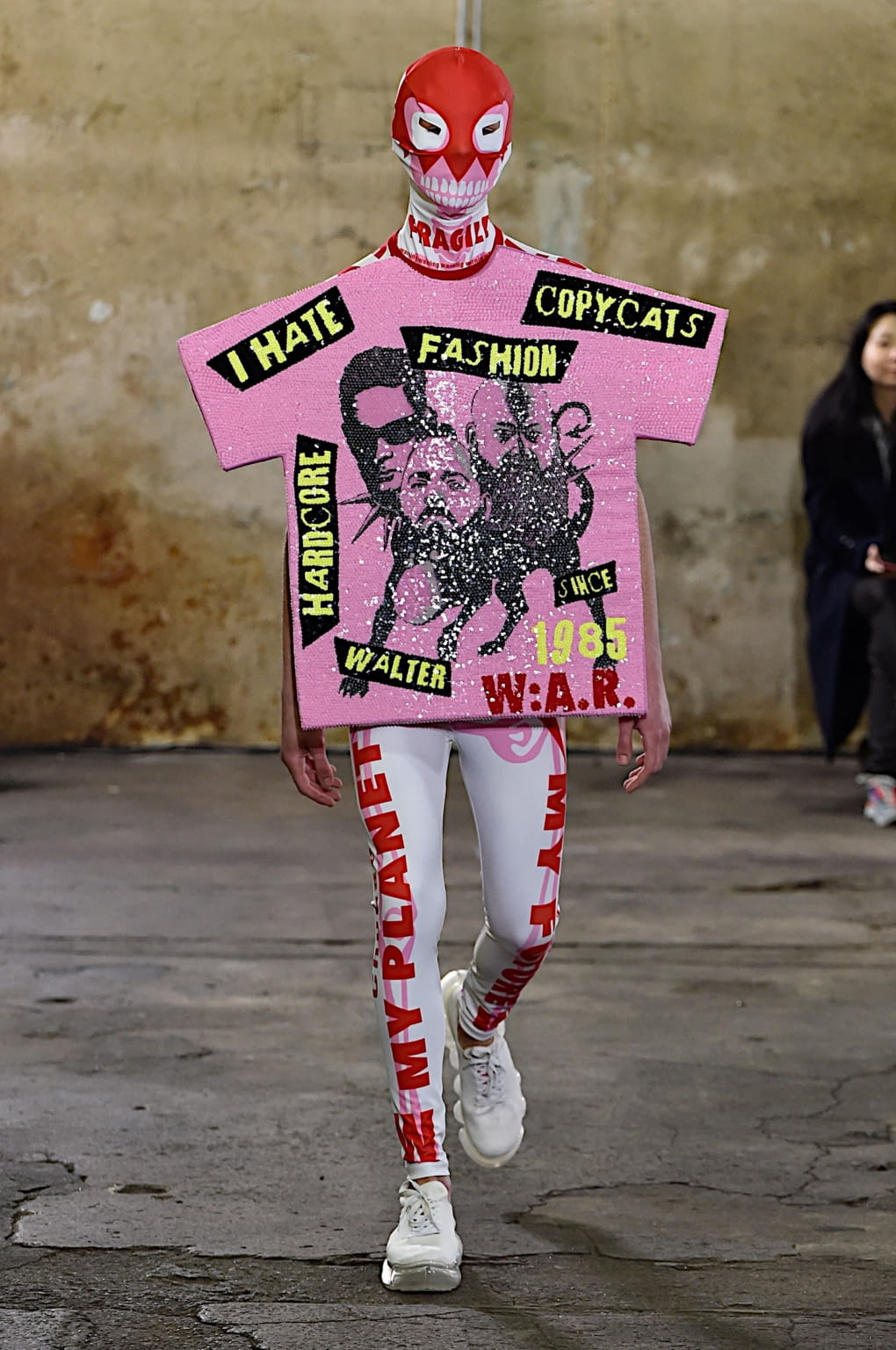 Fashion Week Paris Fall/Winter 2020 look 52 from the Walter Van Beirendonck collection 男装
