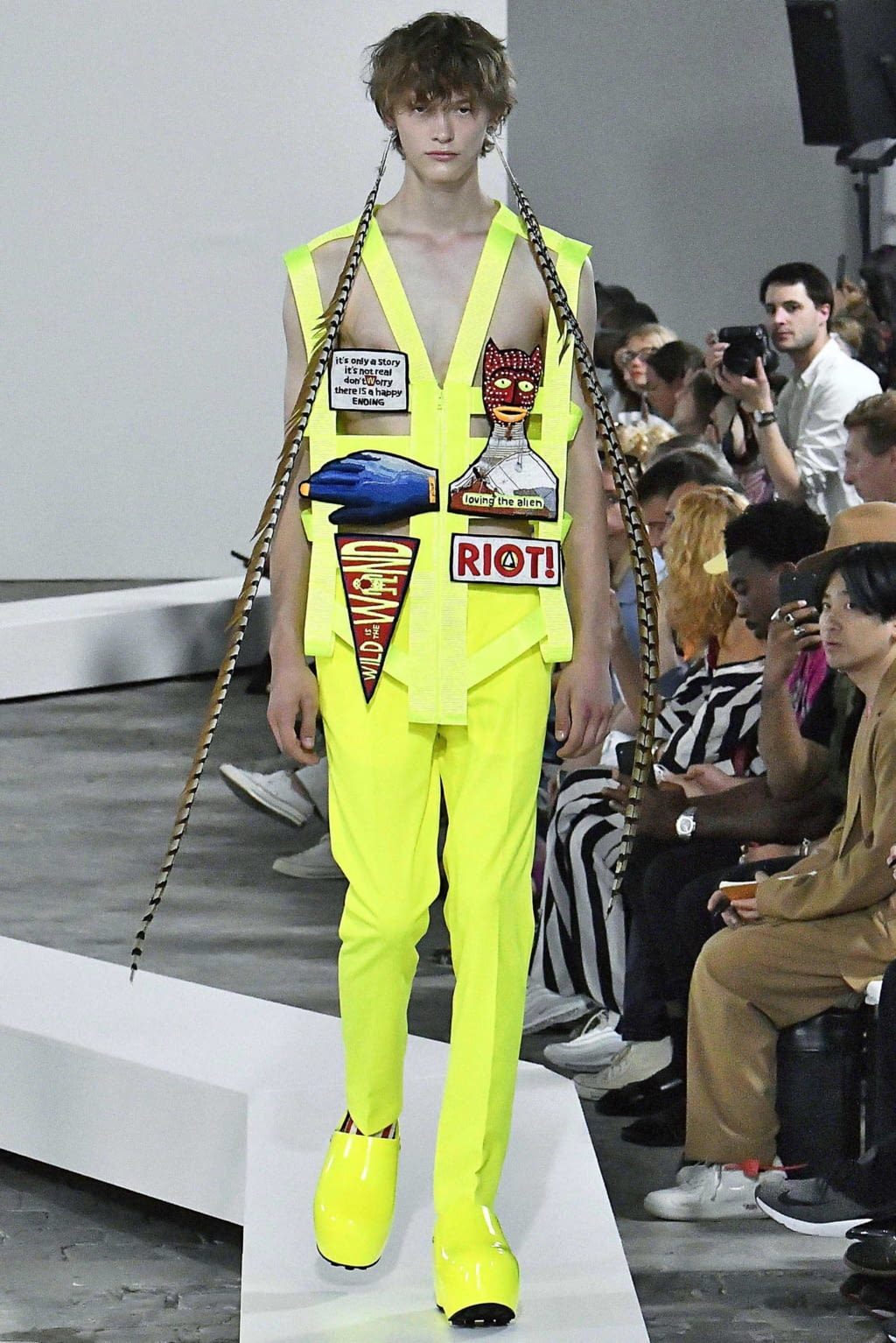 Fashion Week Paris Spring/Summer 2019 look 2 from the Walter Van Beirendonck collection 男装