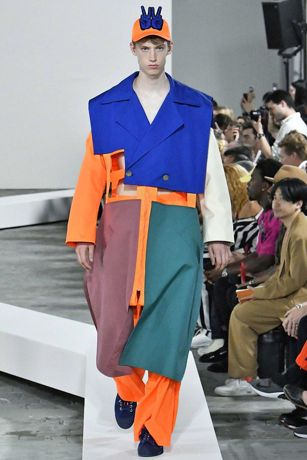 Fashion Week Paris Spring/Summer 2019 look 1 de la collection Walter Van Beirendonck menswear
