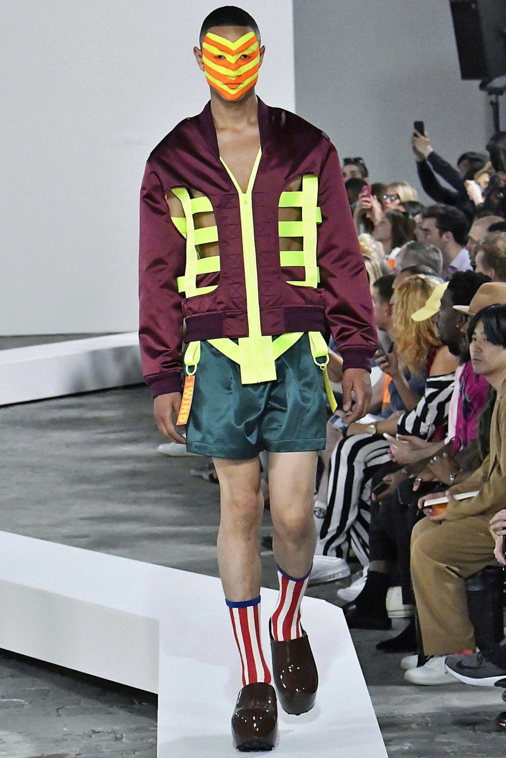 Fashion Week Paris Spring/Summer 2019 look 7 from the Walter Van Beirendonck collection 男装