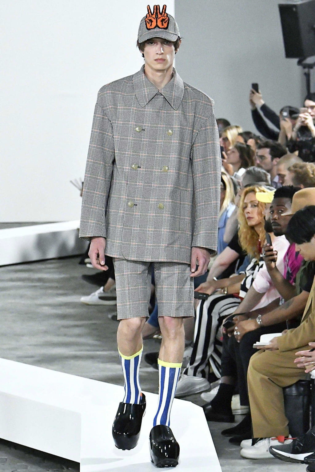 Fashion Week Paris Spring/Summer 2019 look 10 from the Walter Van Beirendonck collection 男装