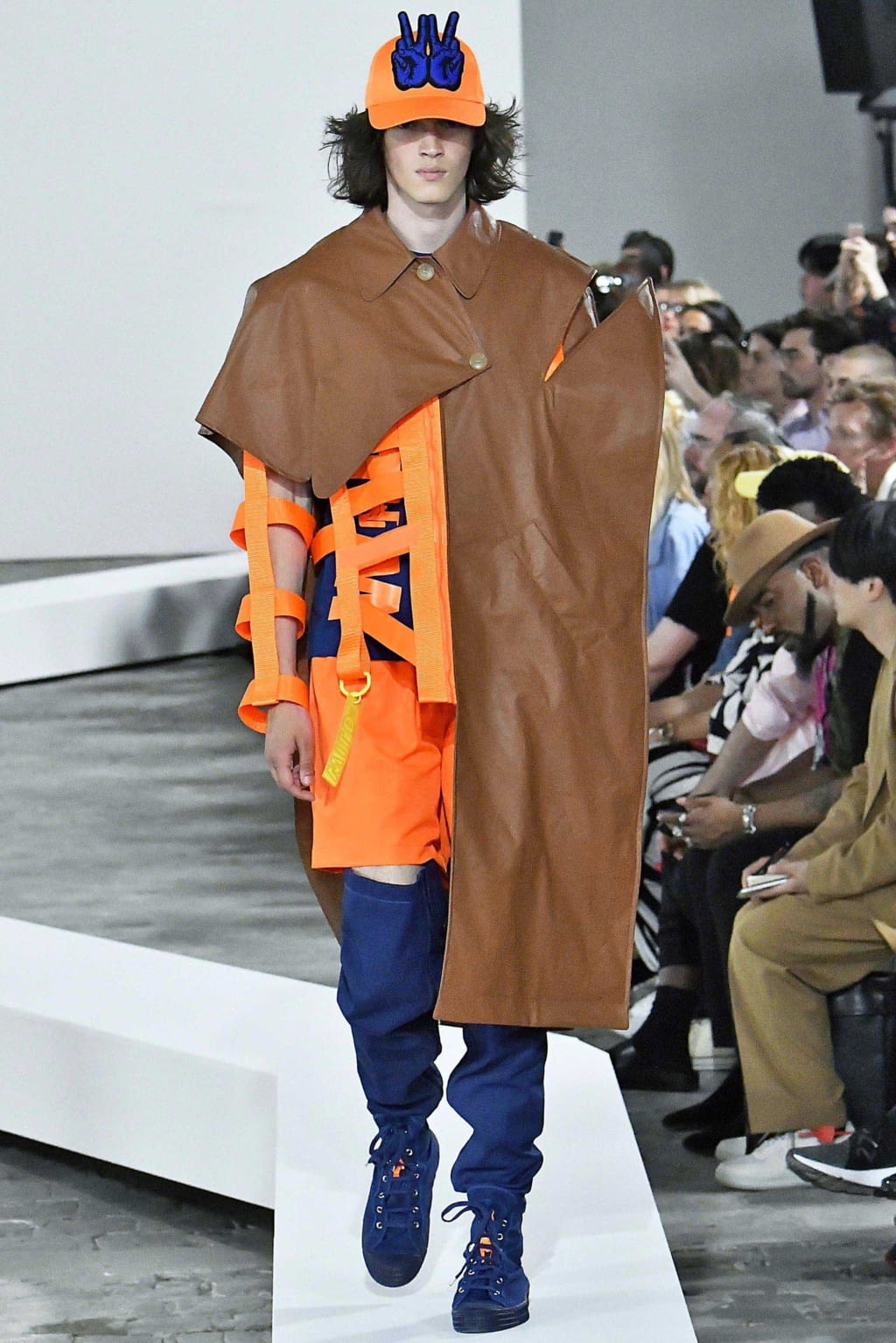 Fashion Week Paris Spring/Summer 2019 look 11 from the Walter Van Beirendonck collection 男装