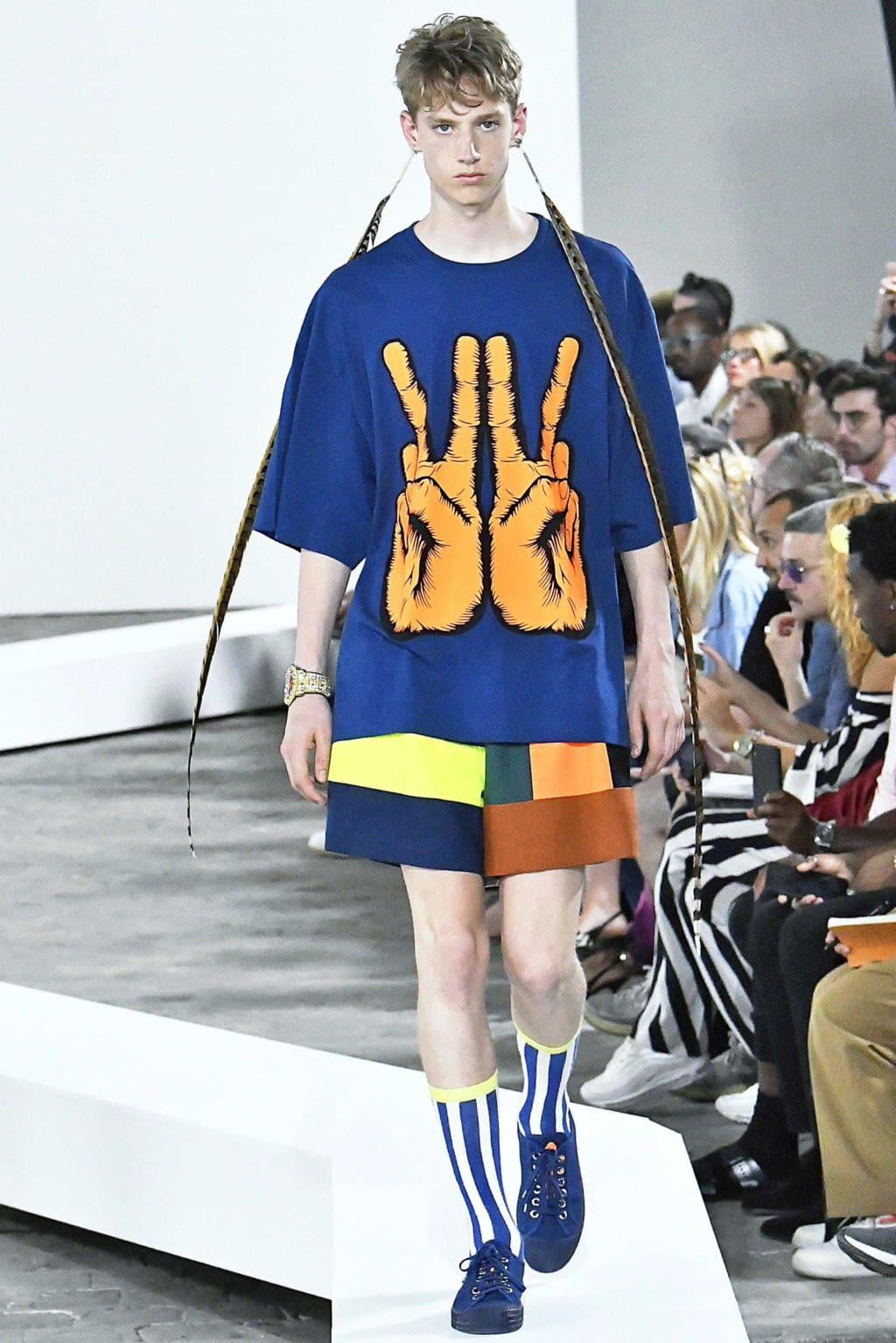 Fashion Week Paris Spring/Summer 2019 look 22 from the Walter Van Beirendonck collection 男装