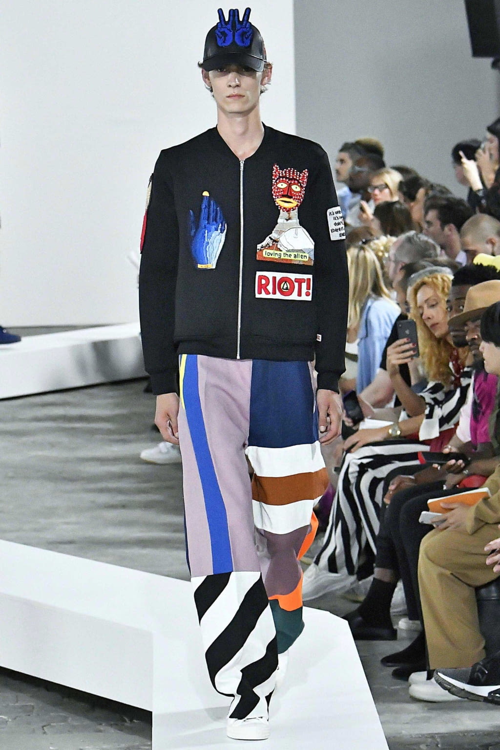 Fashion Week Paris Spring/Summer 2019 look 23 from the Walter Van Beirendonck collection 男装