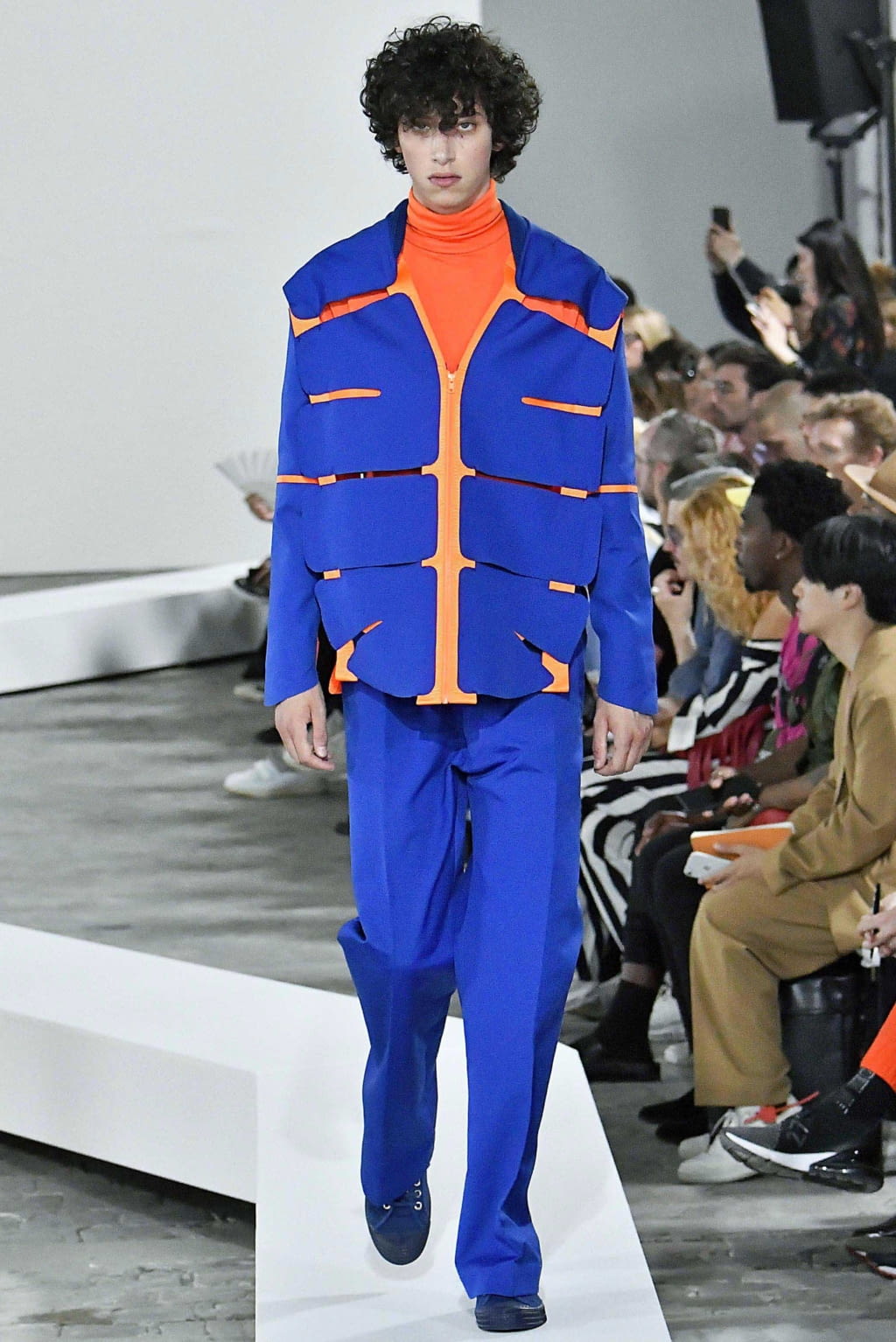 Fashion Week Paris Spring/Summer 2019 look 24 from the Walter Van Beirendonck collection 男装