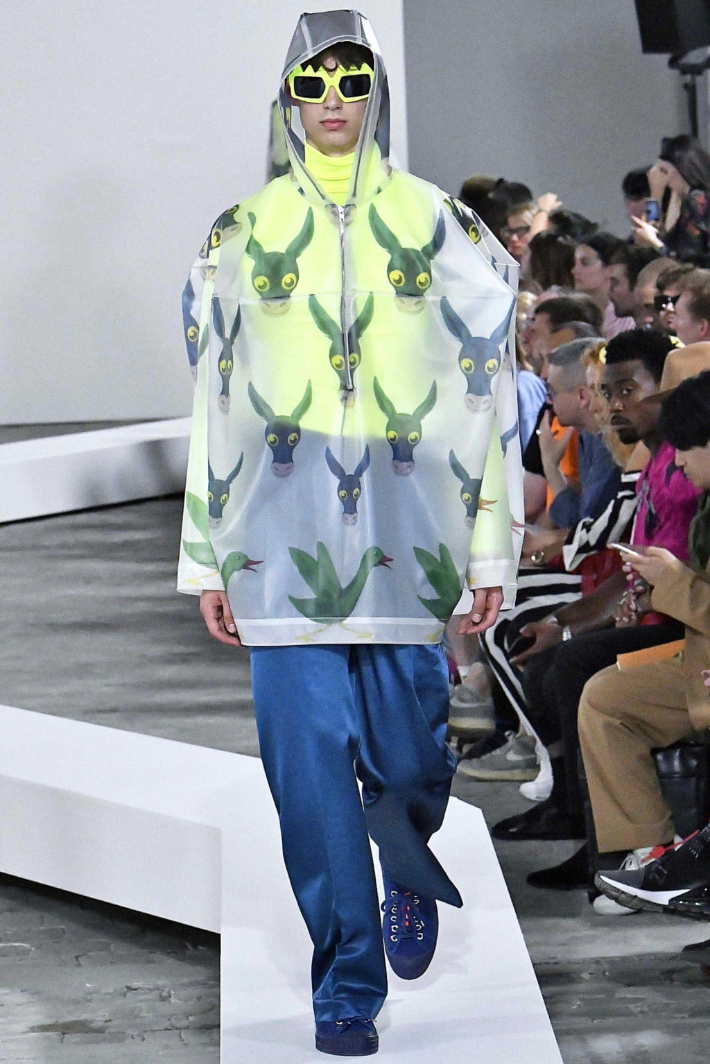 Fashion Week Paris Spring/Summer 2019 look 33 from the Walter Van Beirendonck collection 男装