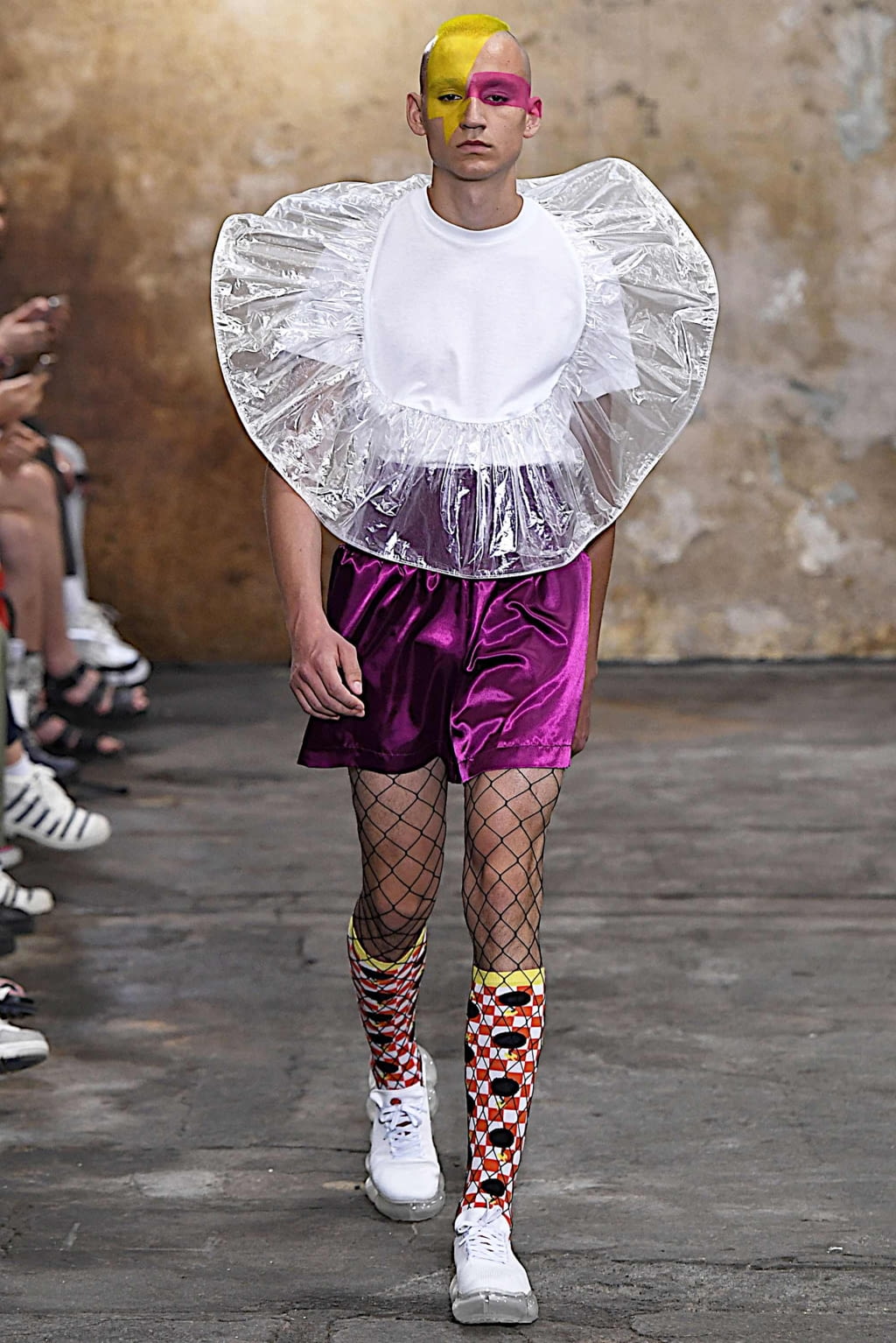 Fashion Week Paris Spring/Summer 2020 look 4 from the Walter Van Beirendonck collection 男装