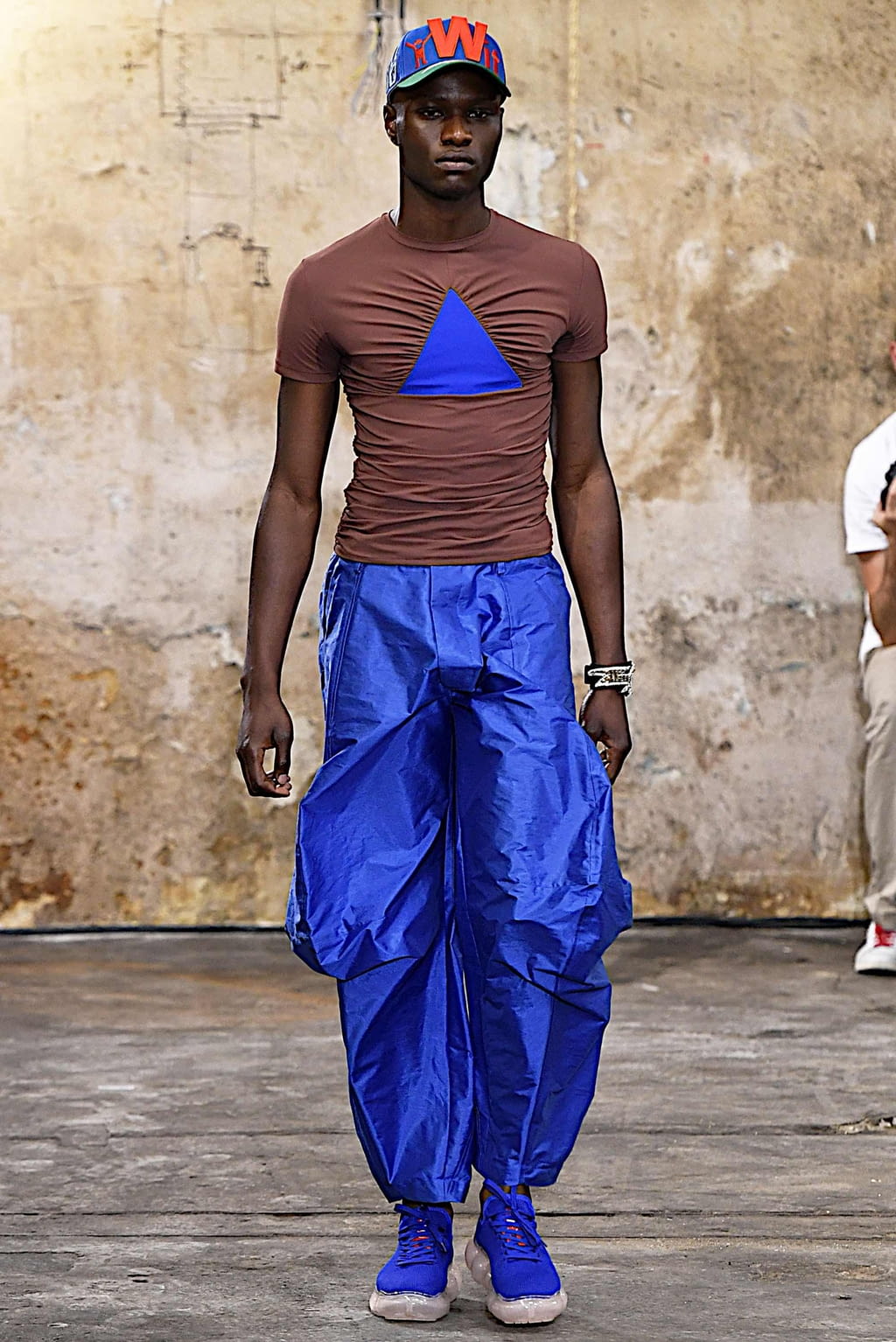 Fashion Week Paris Spring/Summer 2020 look 6 from the Walter Van Beirendonck collection 男装