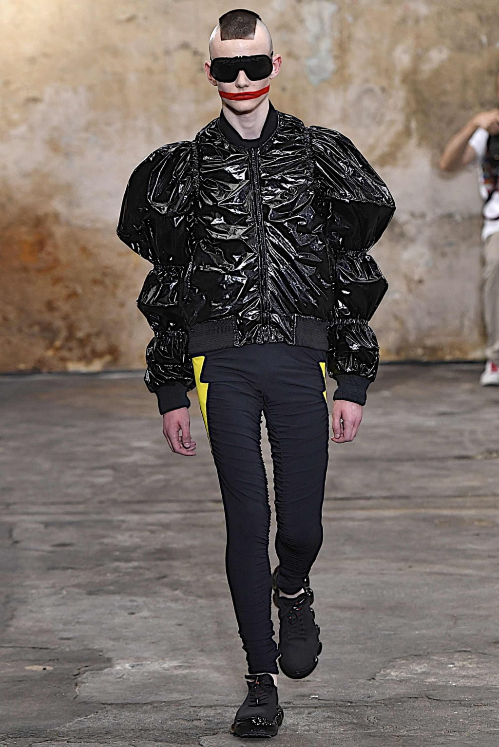 Fashion Week Paris Spring/Summer 2020 look 7 from the Walter Van Beirendonck collection 男装