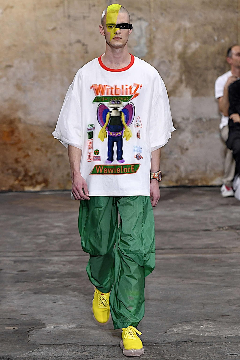 Fashion Week Paris Spring/Summer 2020 look 21 from the Walter Van Beirendonck collection 男装