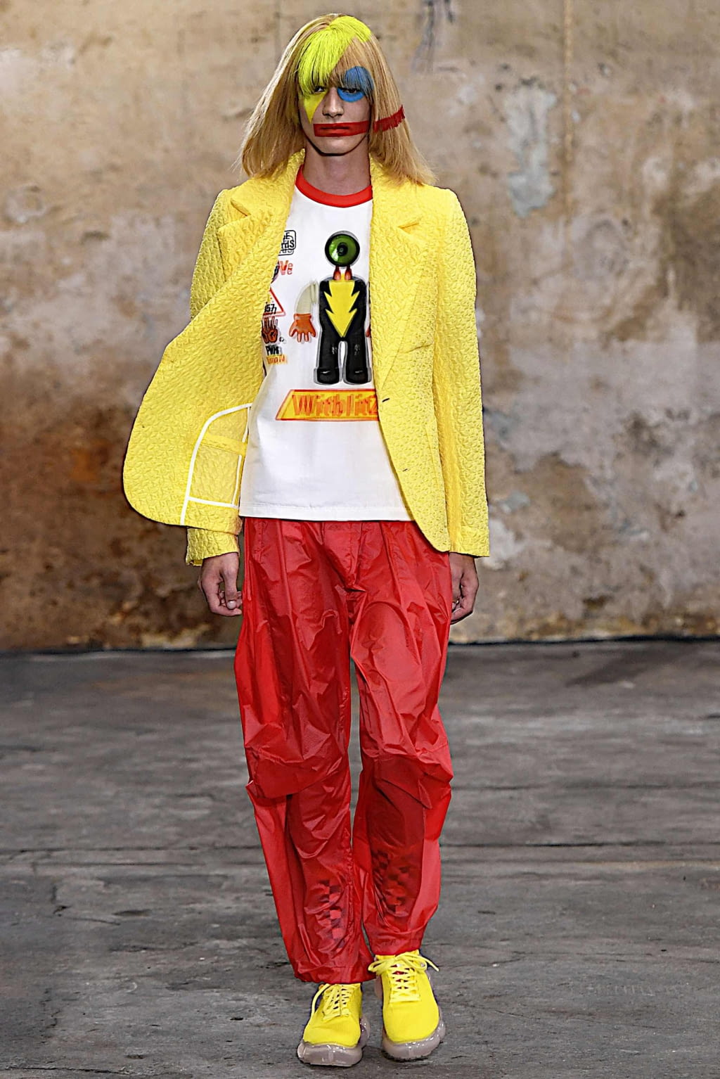 Fashion Week Paris Spring/Summer 2020 look 22 from the Walter Van Beirendonck collection 男装