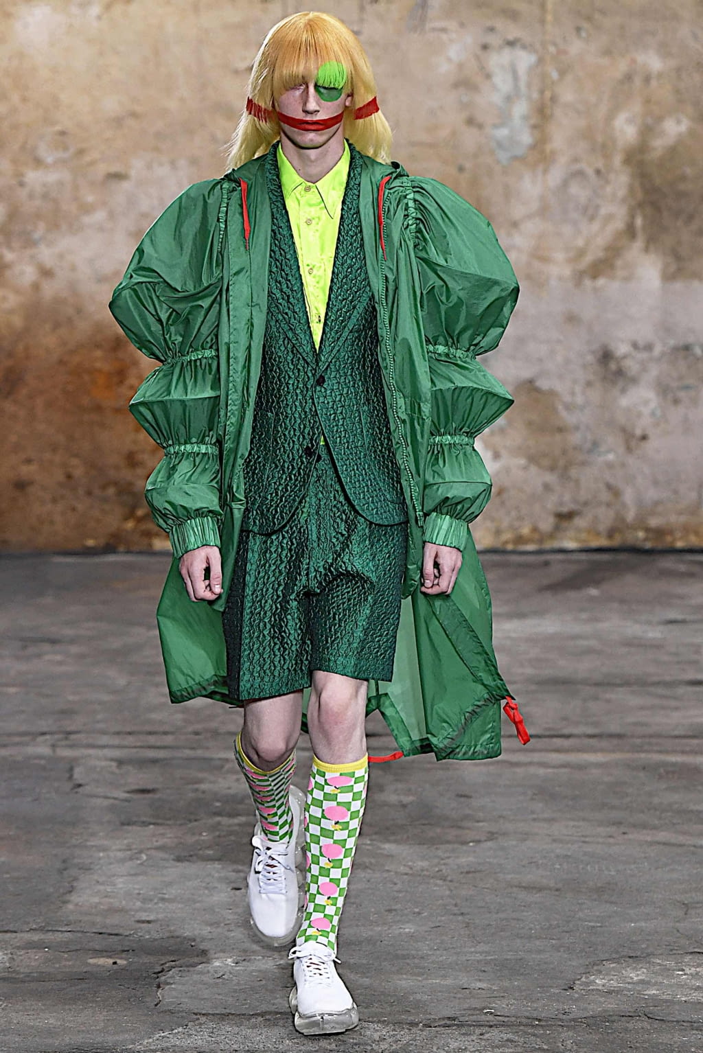 Fashion Week Paris Spring/Summer 2020 look 27 from the Walter Van Beirendonck collection 男装