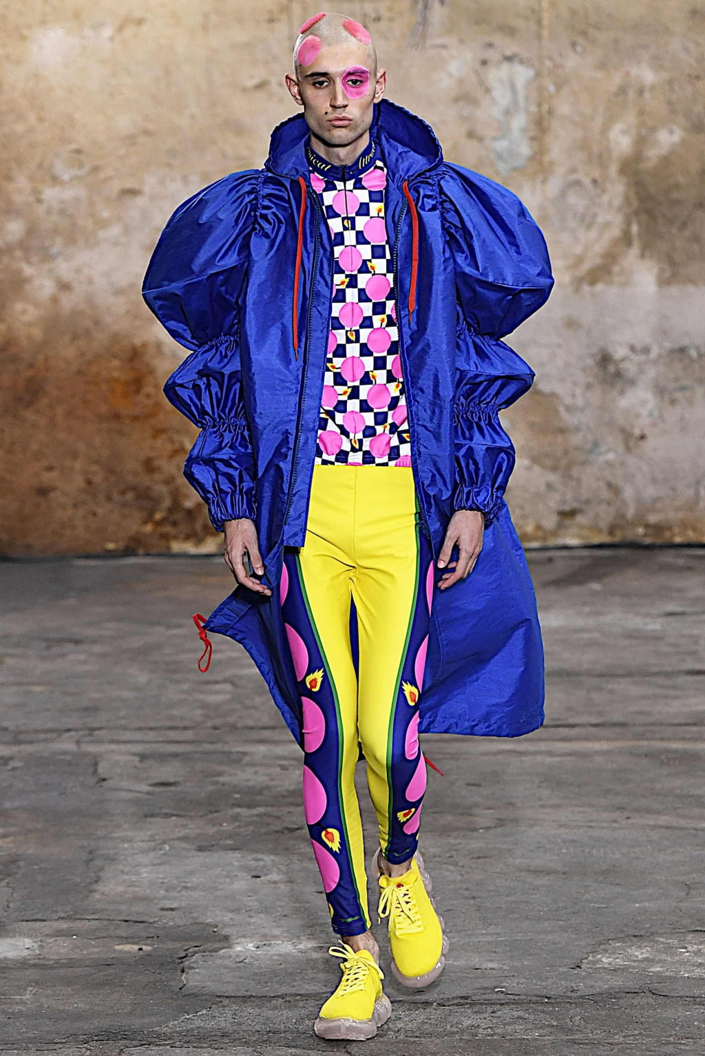 Fashion Week Paris Spring/Summer 2020 look 29 from the Walter Van Beirendonck collection 男装