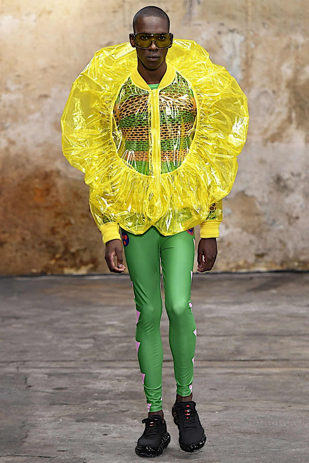 Fashion Week Paris Spring/Summer 2020 look 36 from the Walter Van Beirendonck collection 男装