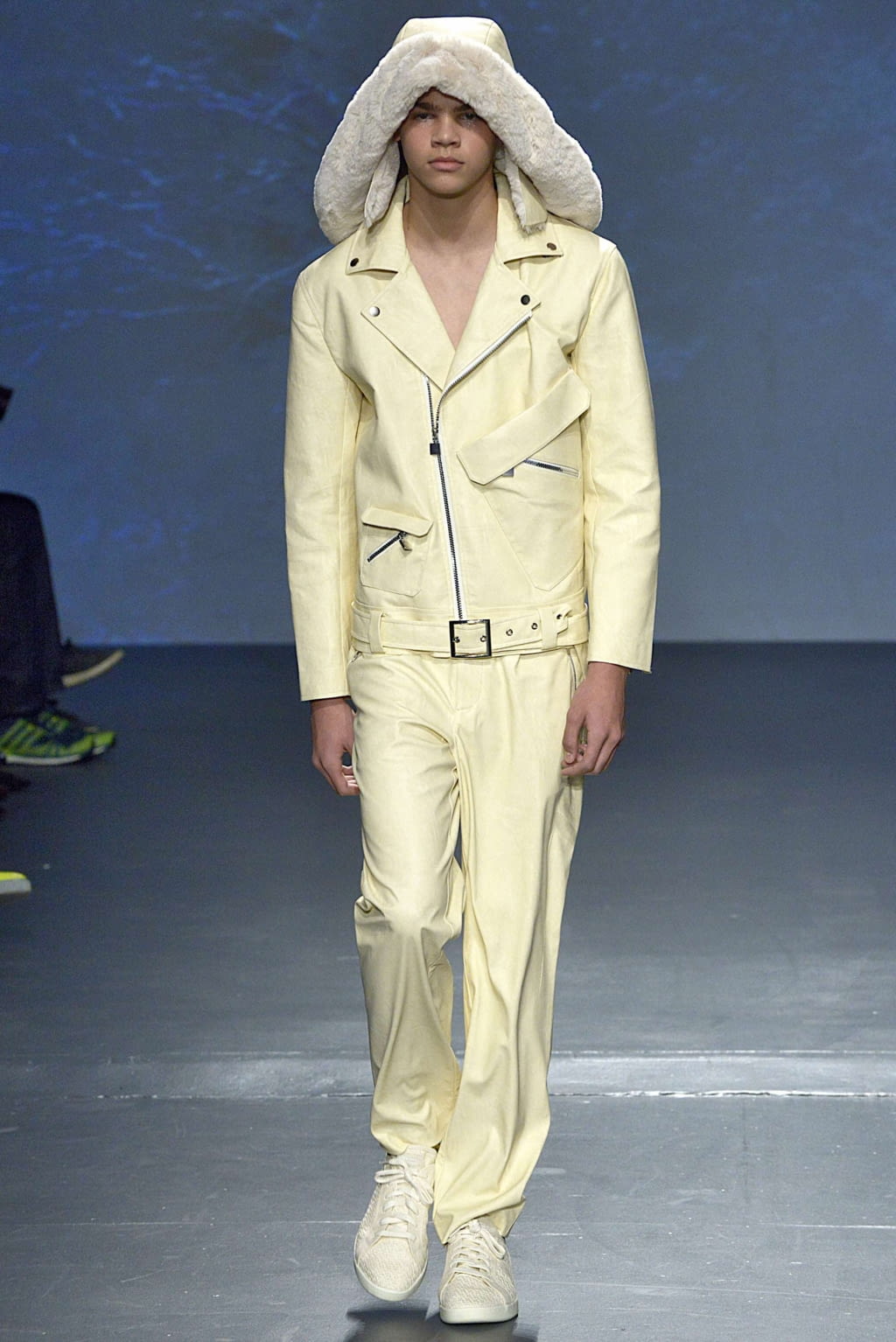 Fashion Week New York Fall/Winter 2019 look 1 from the Wan Hung collection menswear
