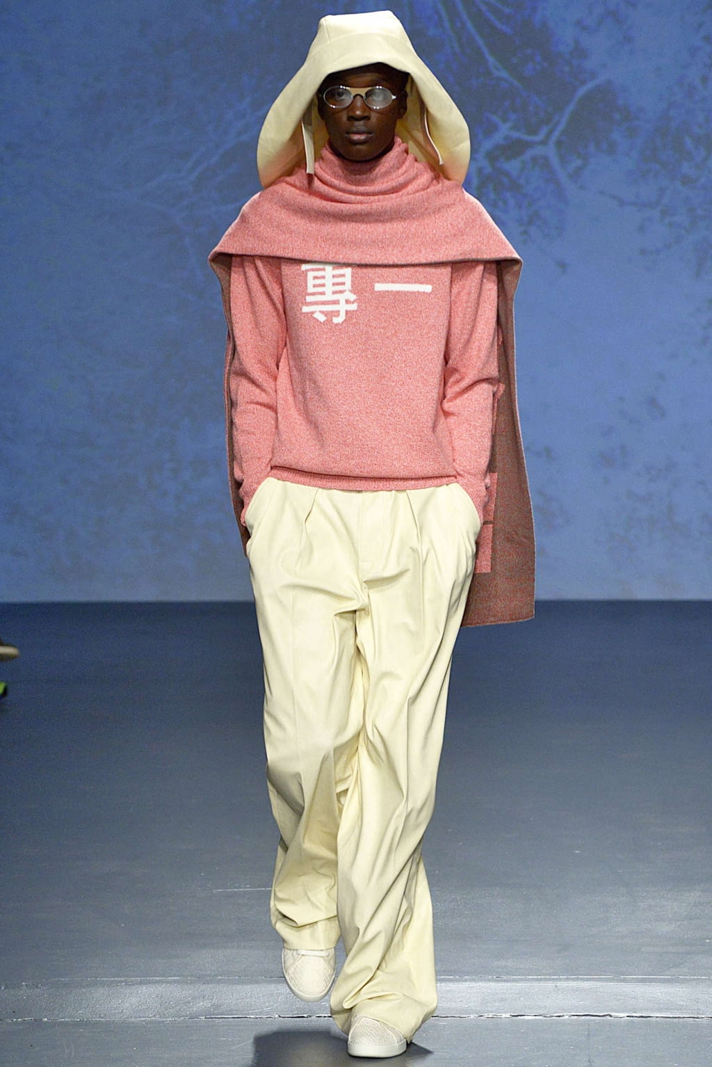 Fashion Week New York Fall/Winter 2019 look 13 from the Wan Hung collection menswear