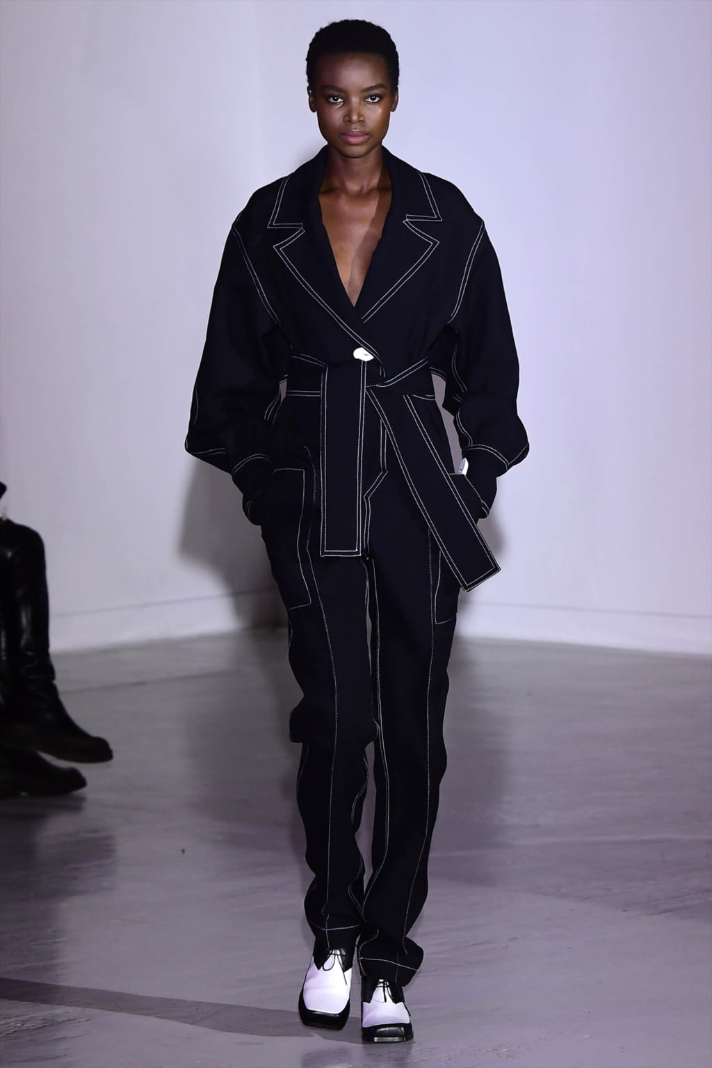 Fashion Week Paris Fall/Winter 2017 look 15 from the Wanda Nylon collection 女装