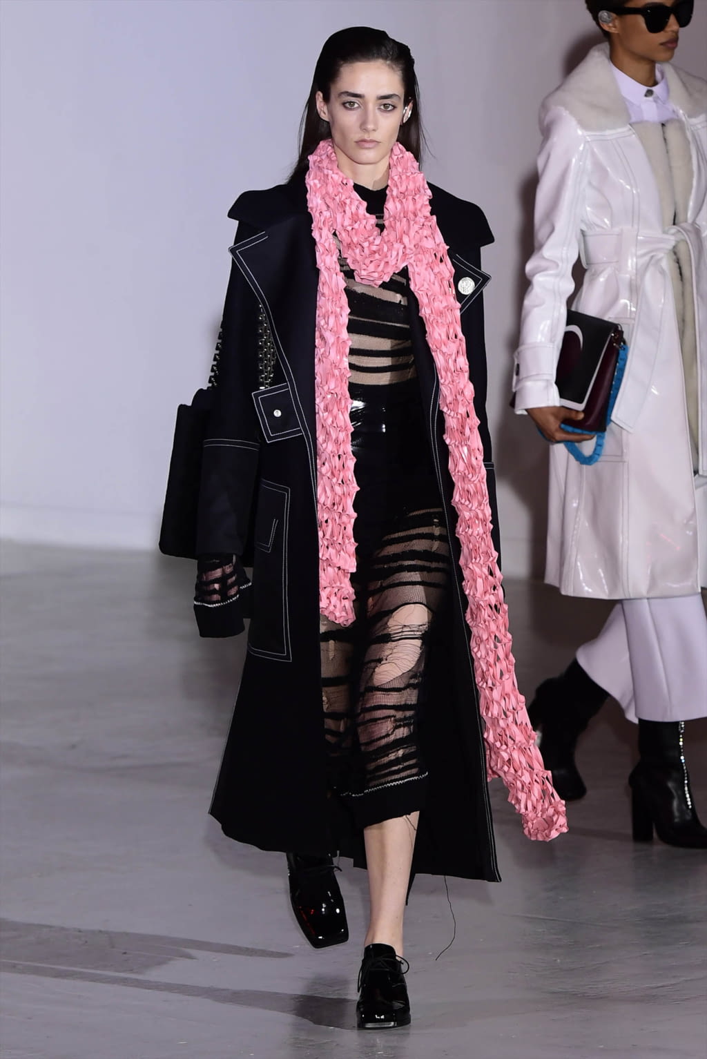 Fashion Week Paris Fall/Winter 2017 look 19 from the Wanda Nylon collection 女装