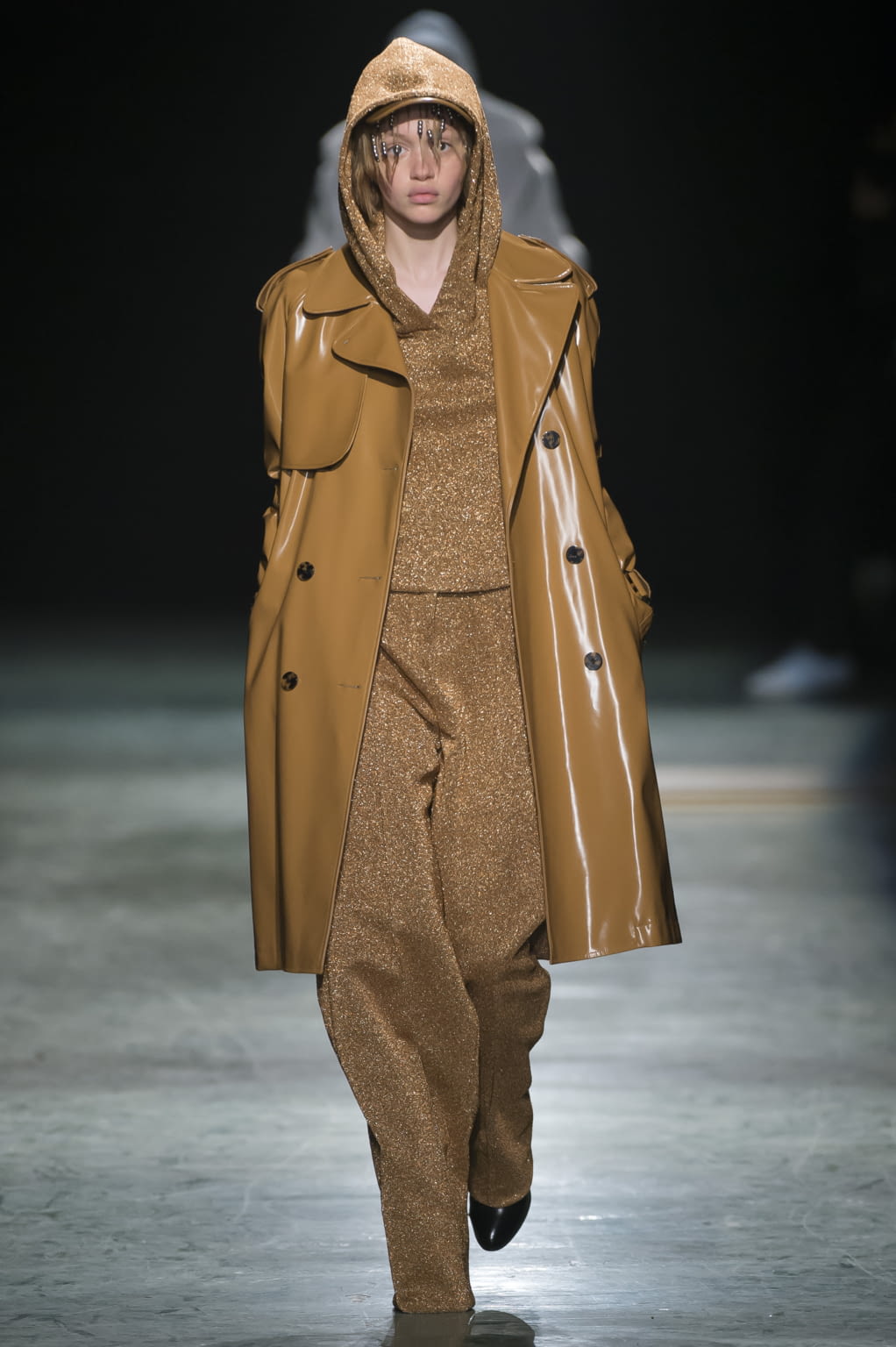 Fashion Week Paris Fall/Winter 2016 look 14 from the Wanda Nylon collection 女装